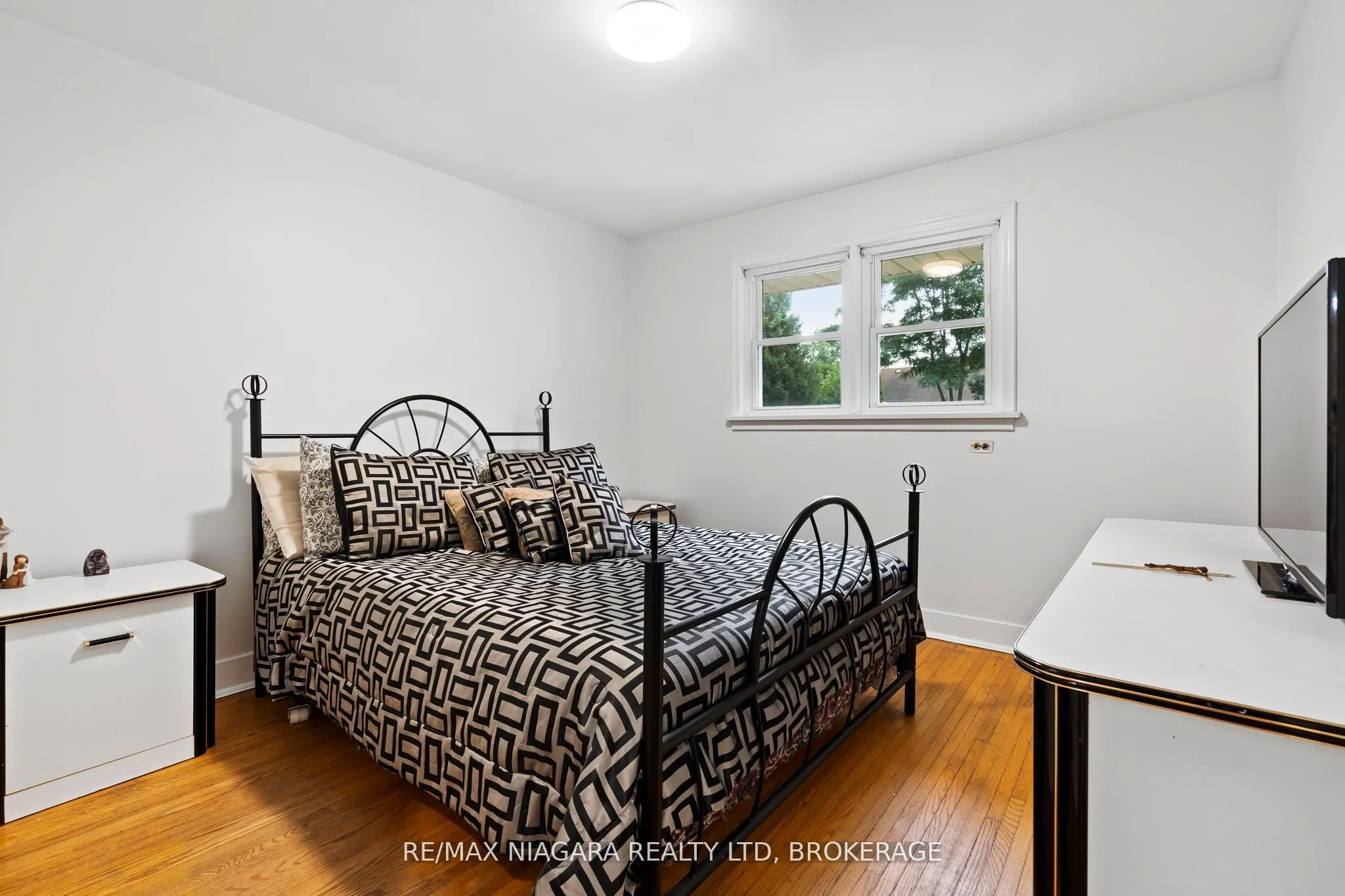 3416 Sheppard Crescent