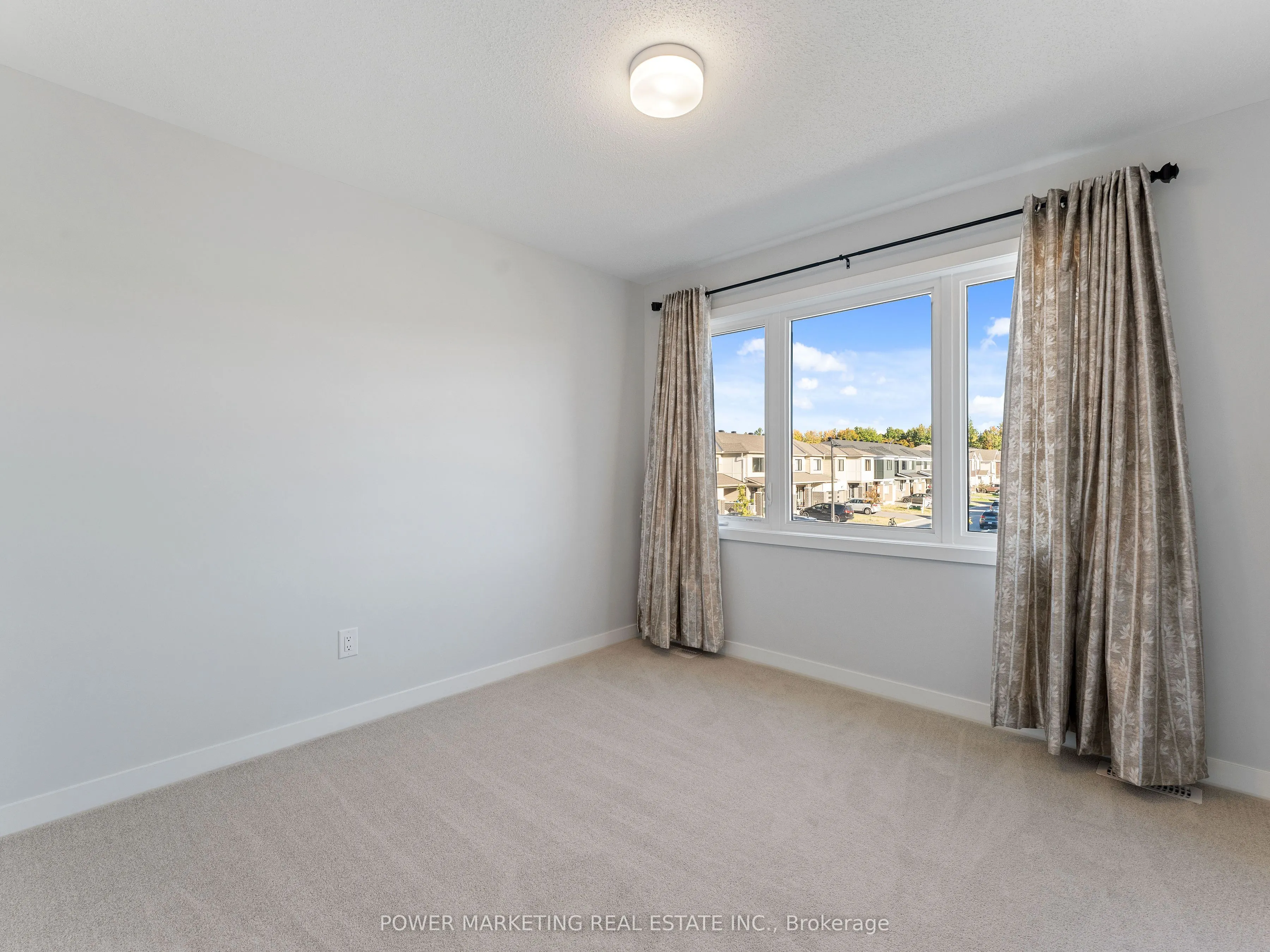 1017 Curraglass Walk