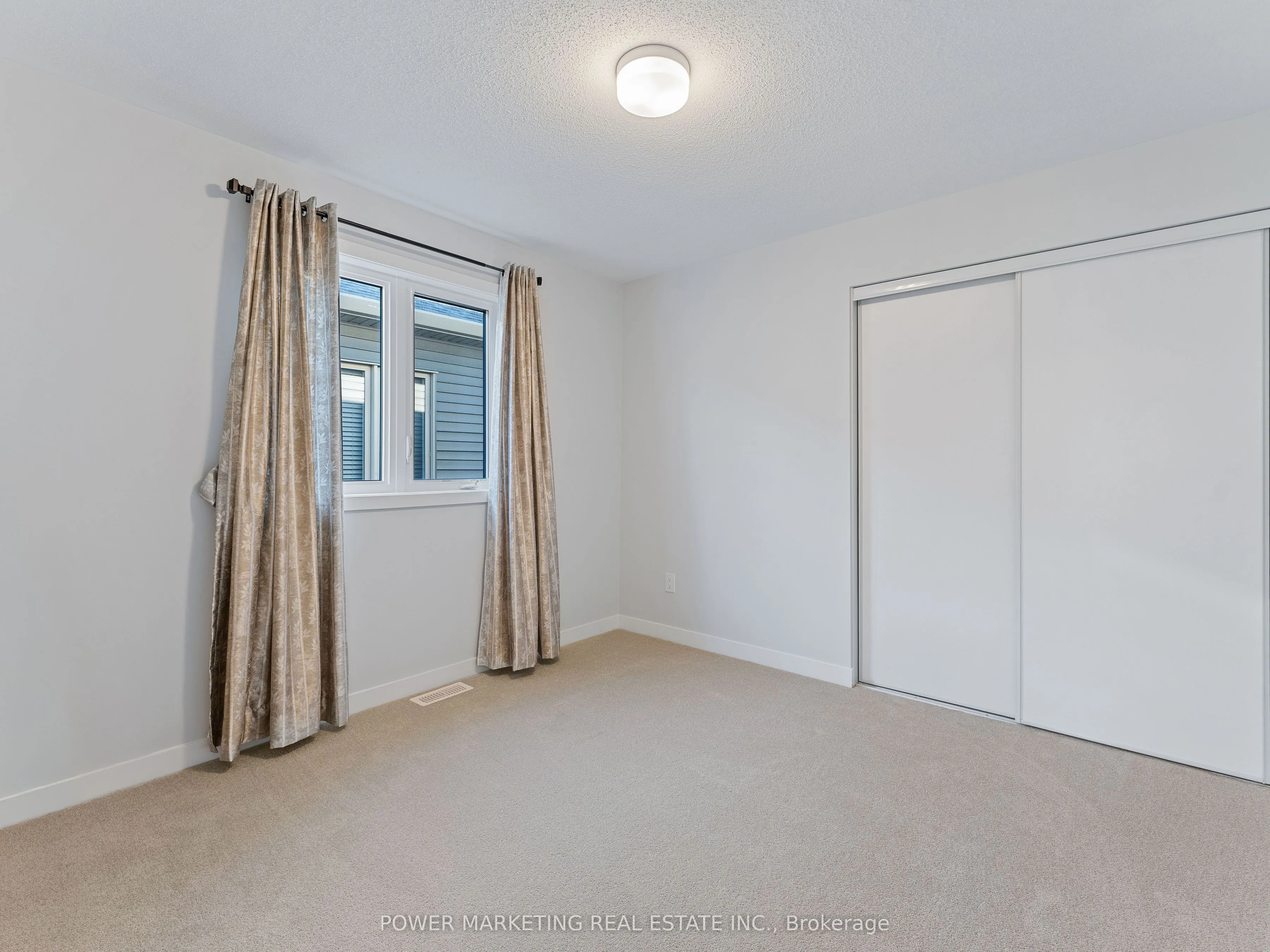 1017 Curraglass Walk