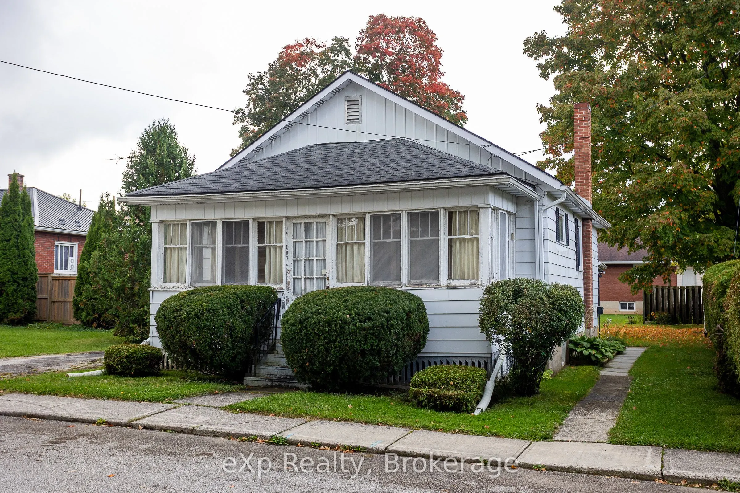 76 3rd Ave SW