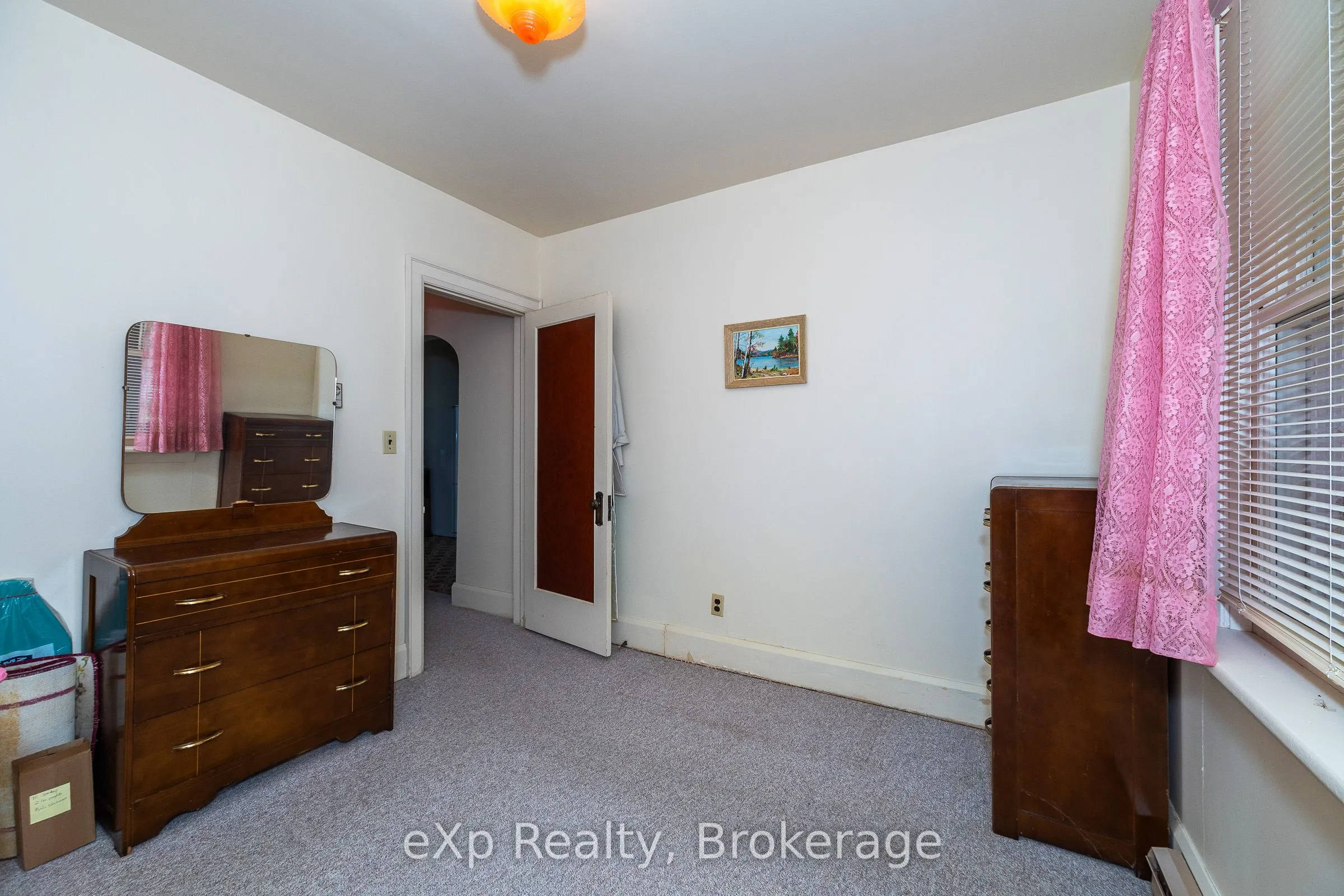 76 3rd Ave SW
