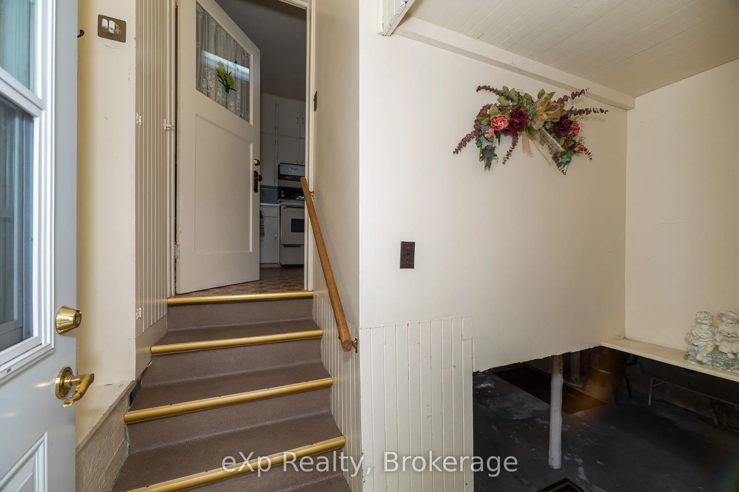 76 3rd Ave SW