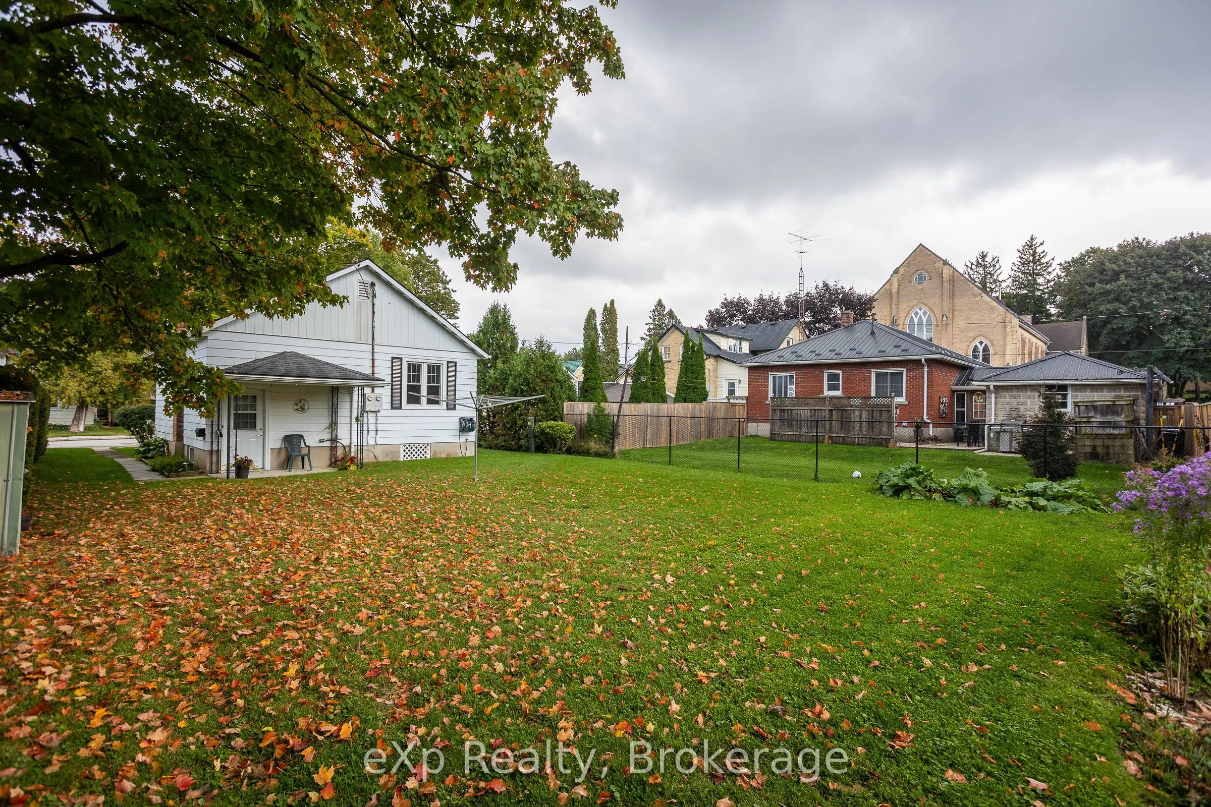 76 3rd Ave SW
