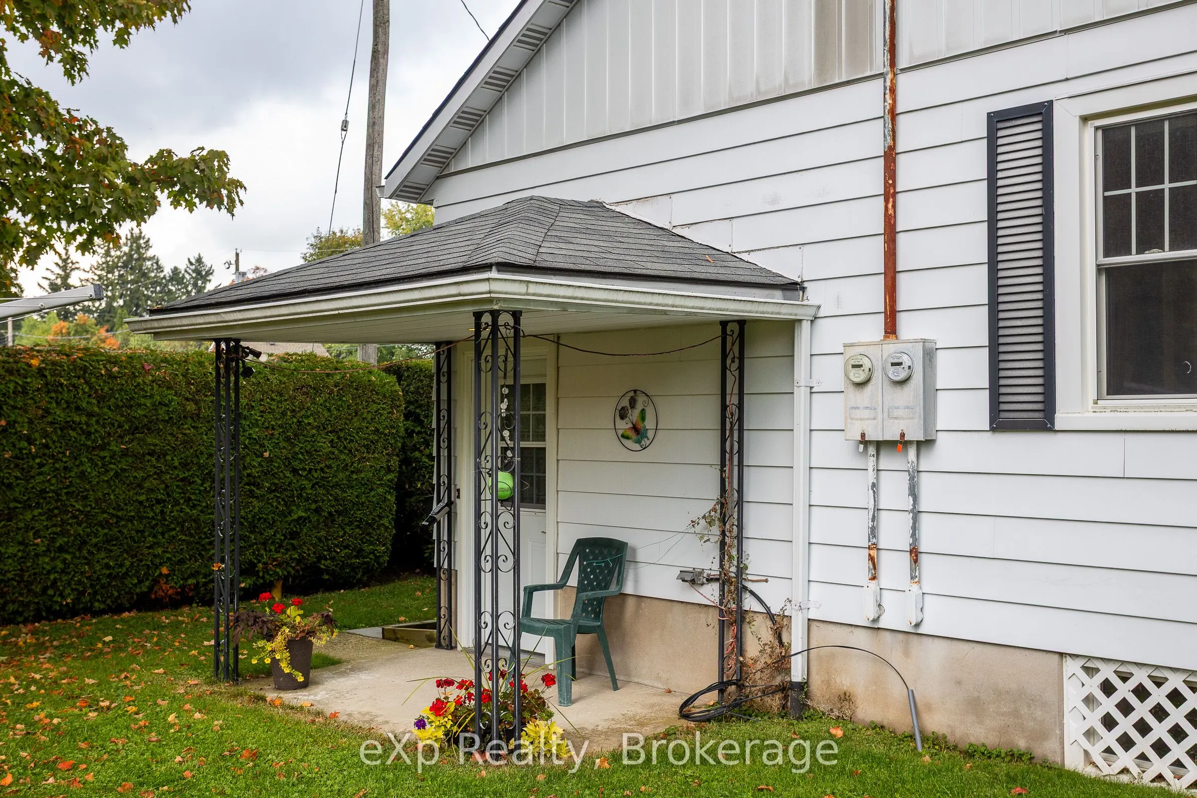 76 3rd Ave SW