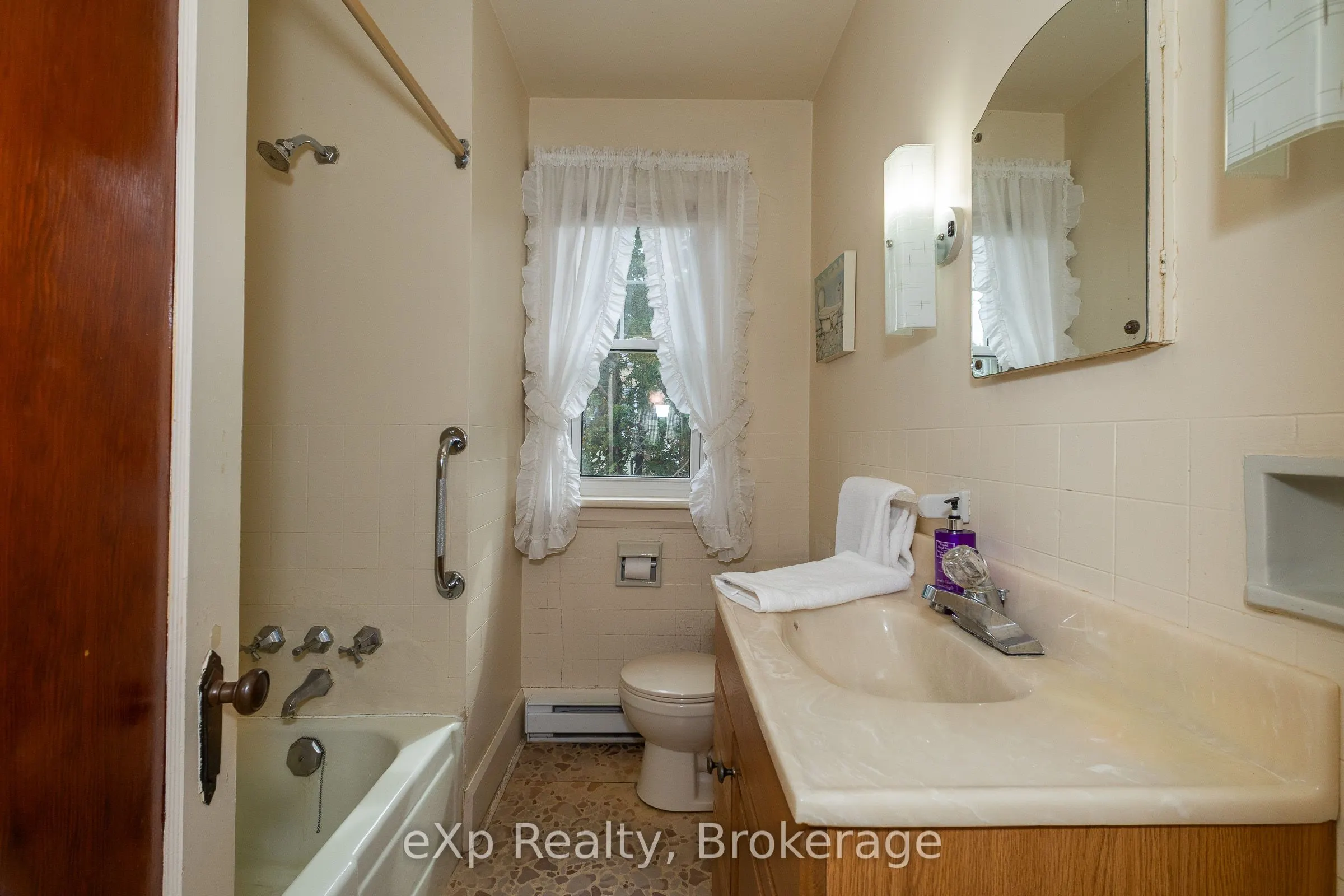 76 3rd Ave SW