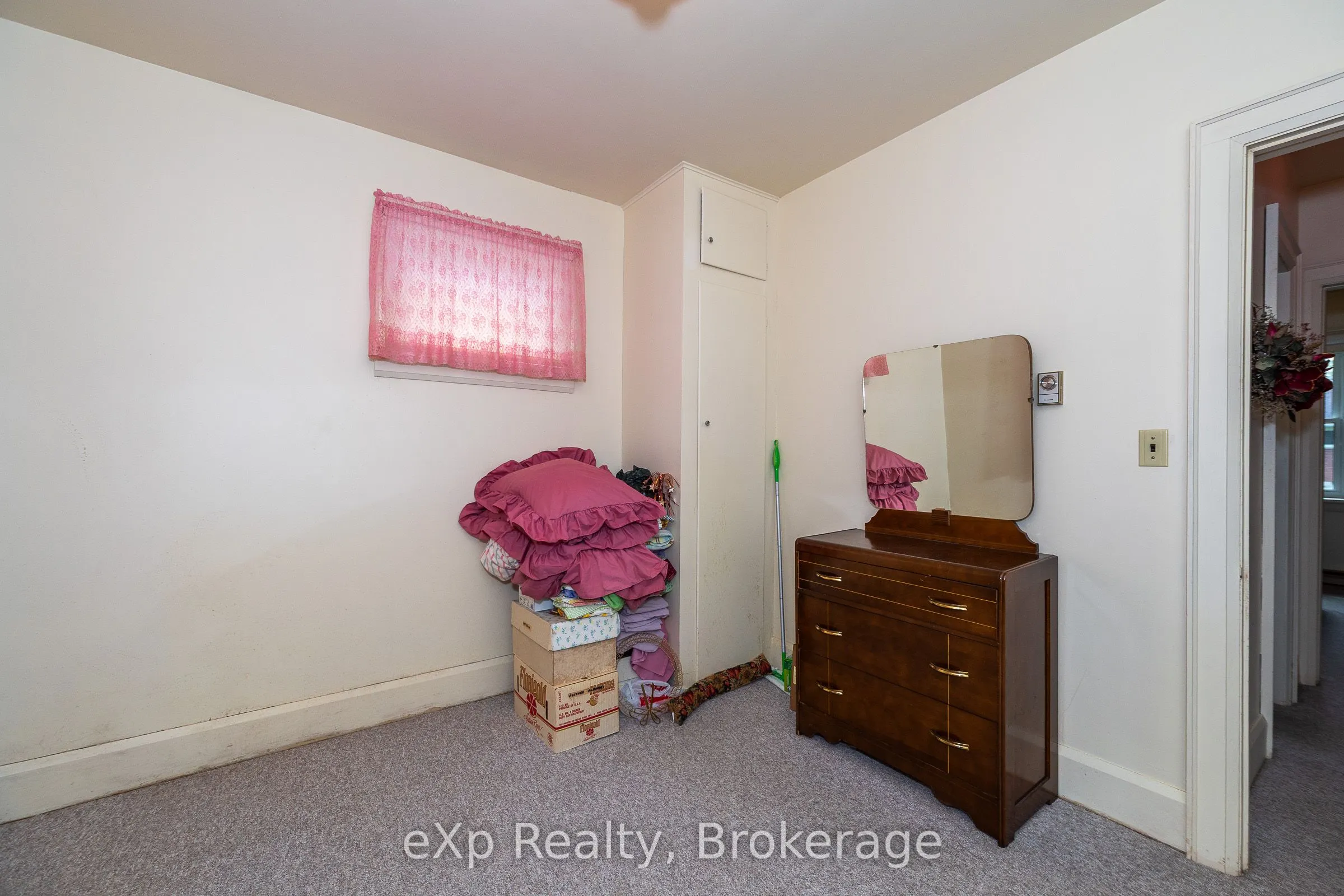 76 3rd Ave SW