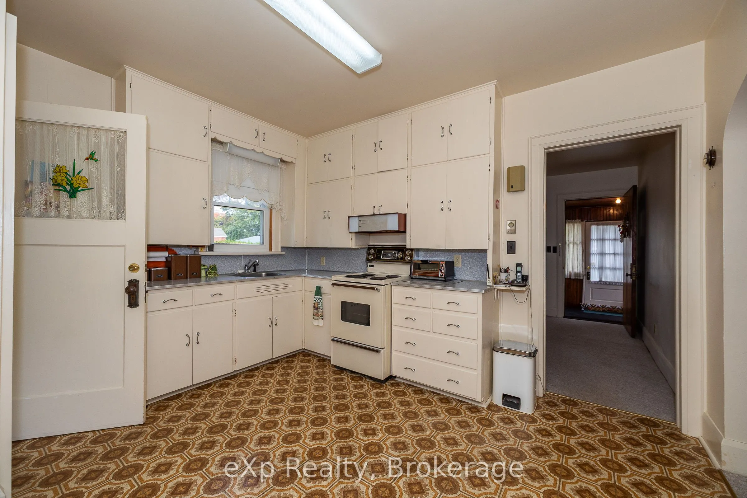 76 3rd Ave SW