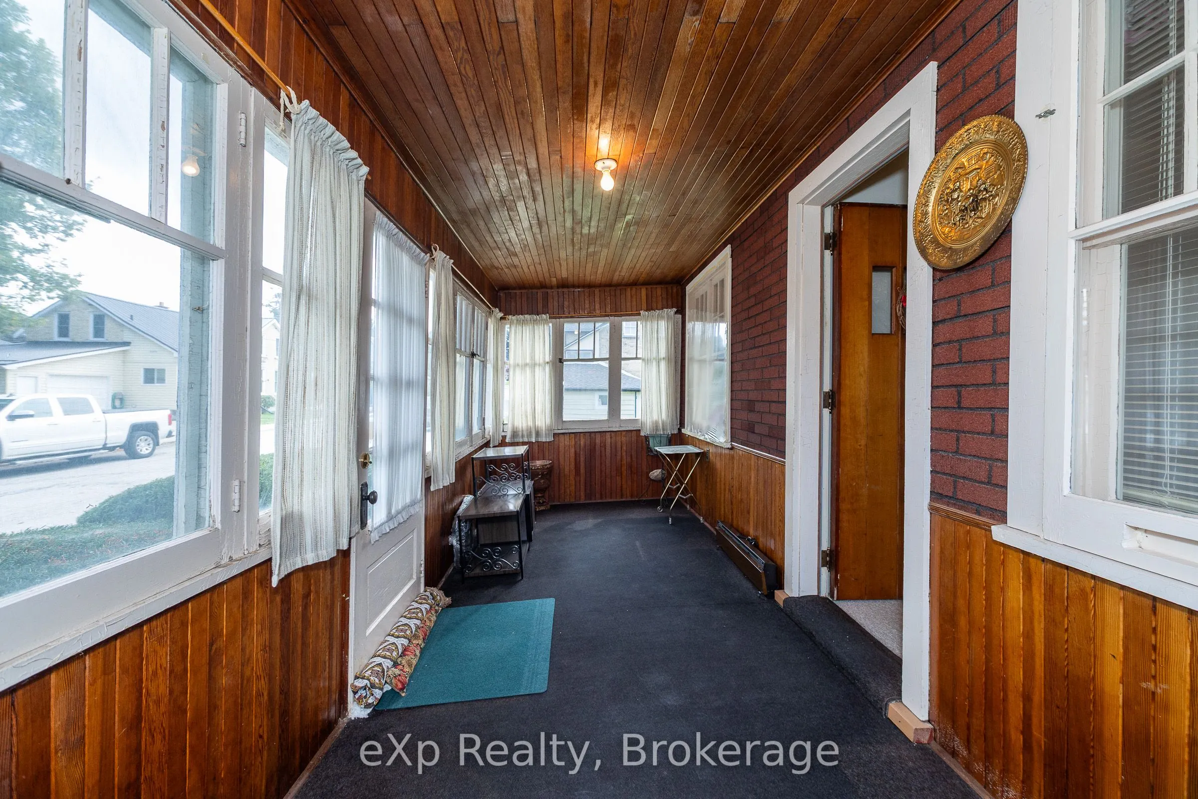 76 3rd Ave SW