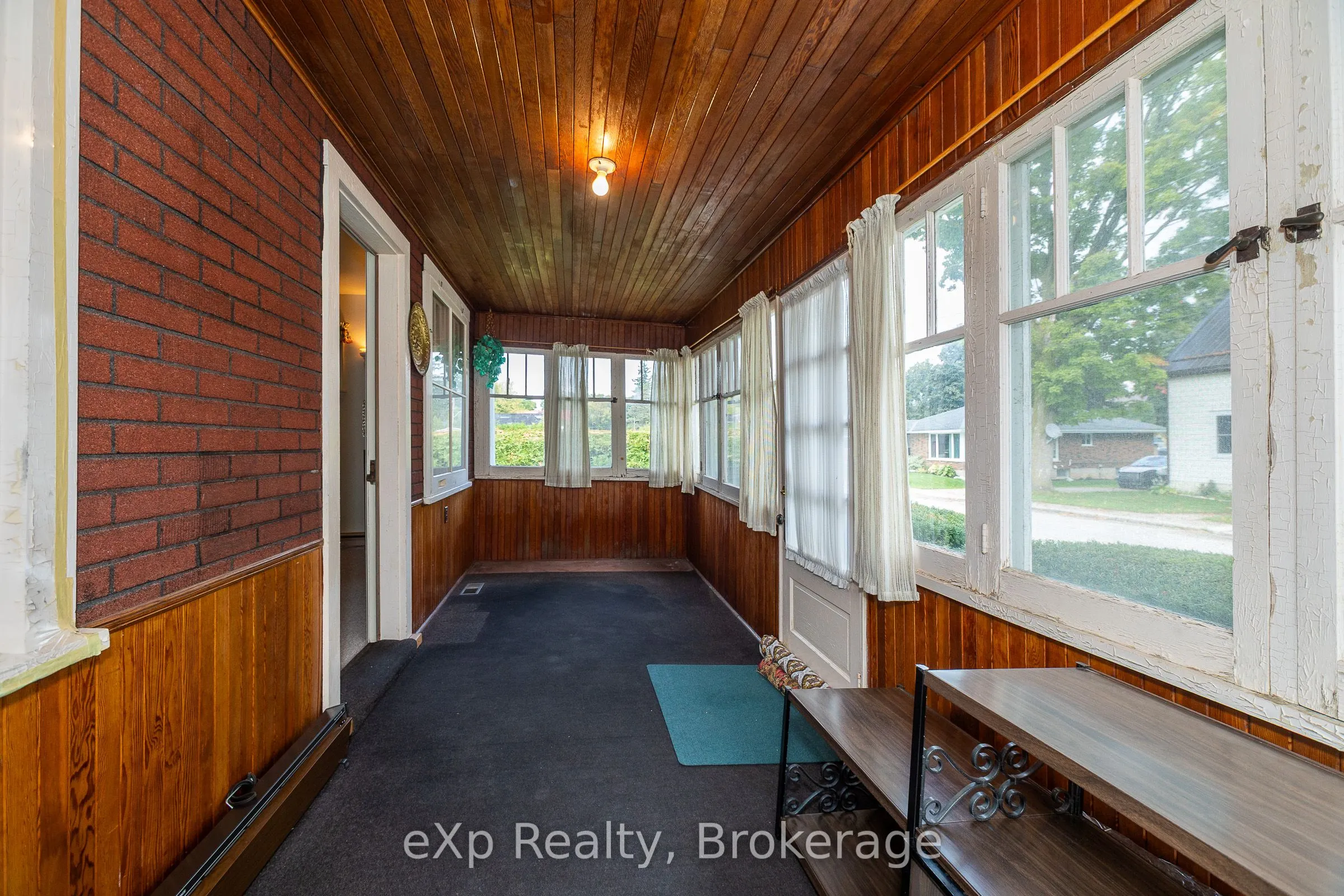 76 3rd Ave SW