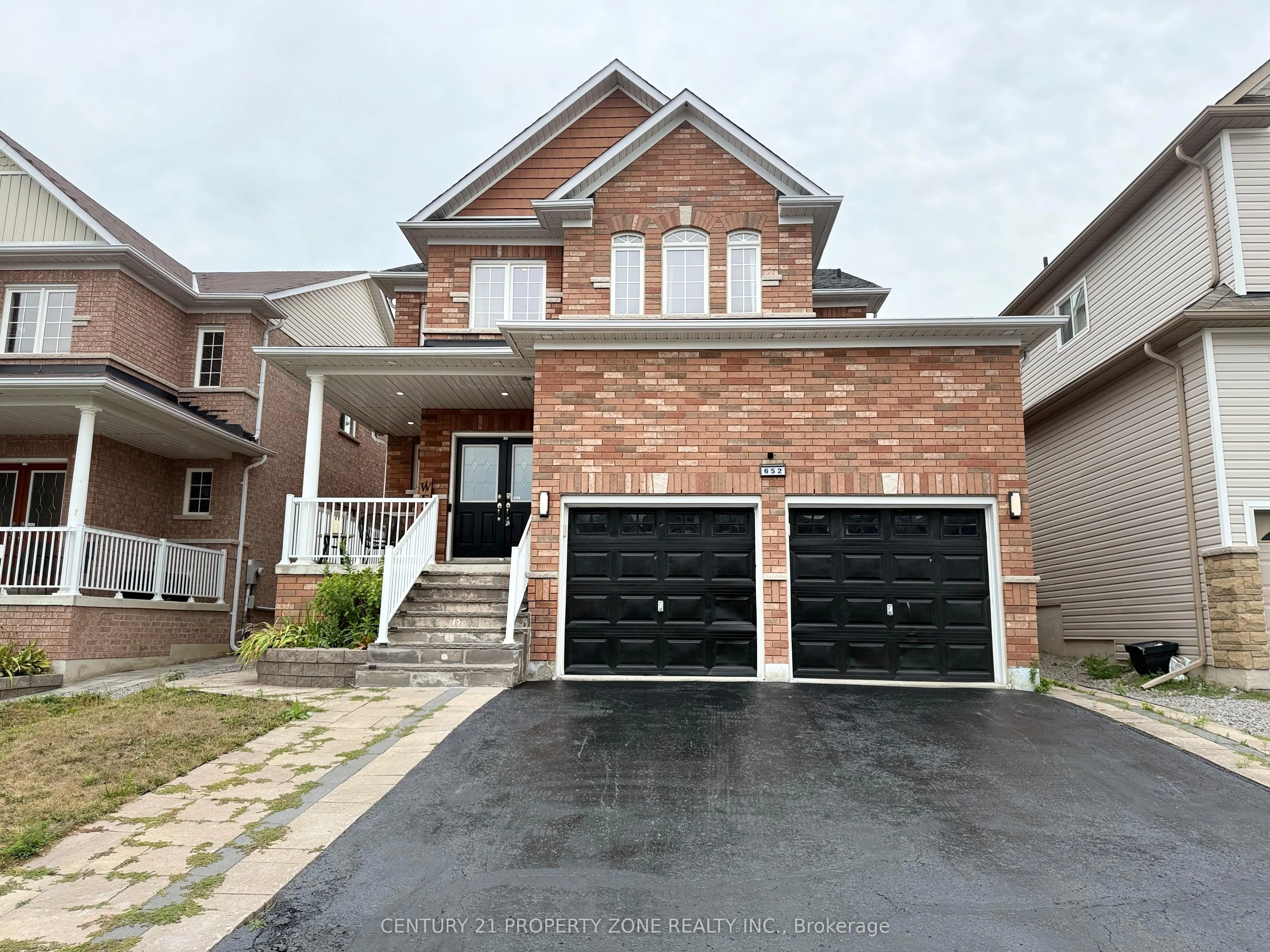652 Tully Crescent
