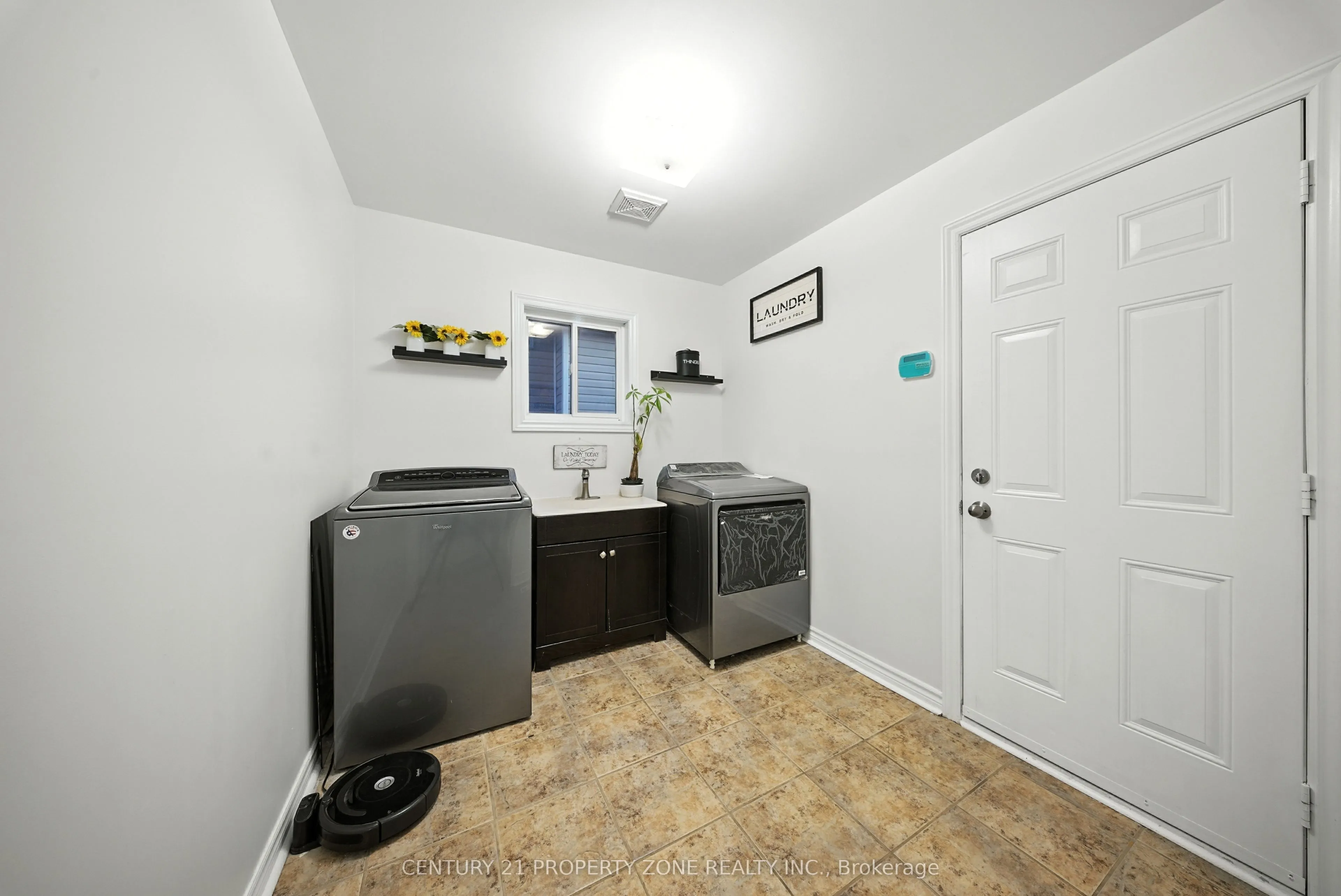 652 Tully Crescent