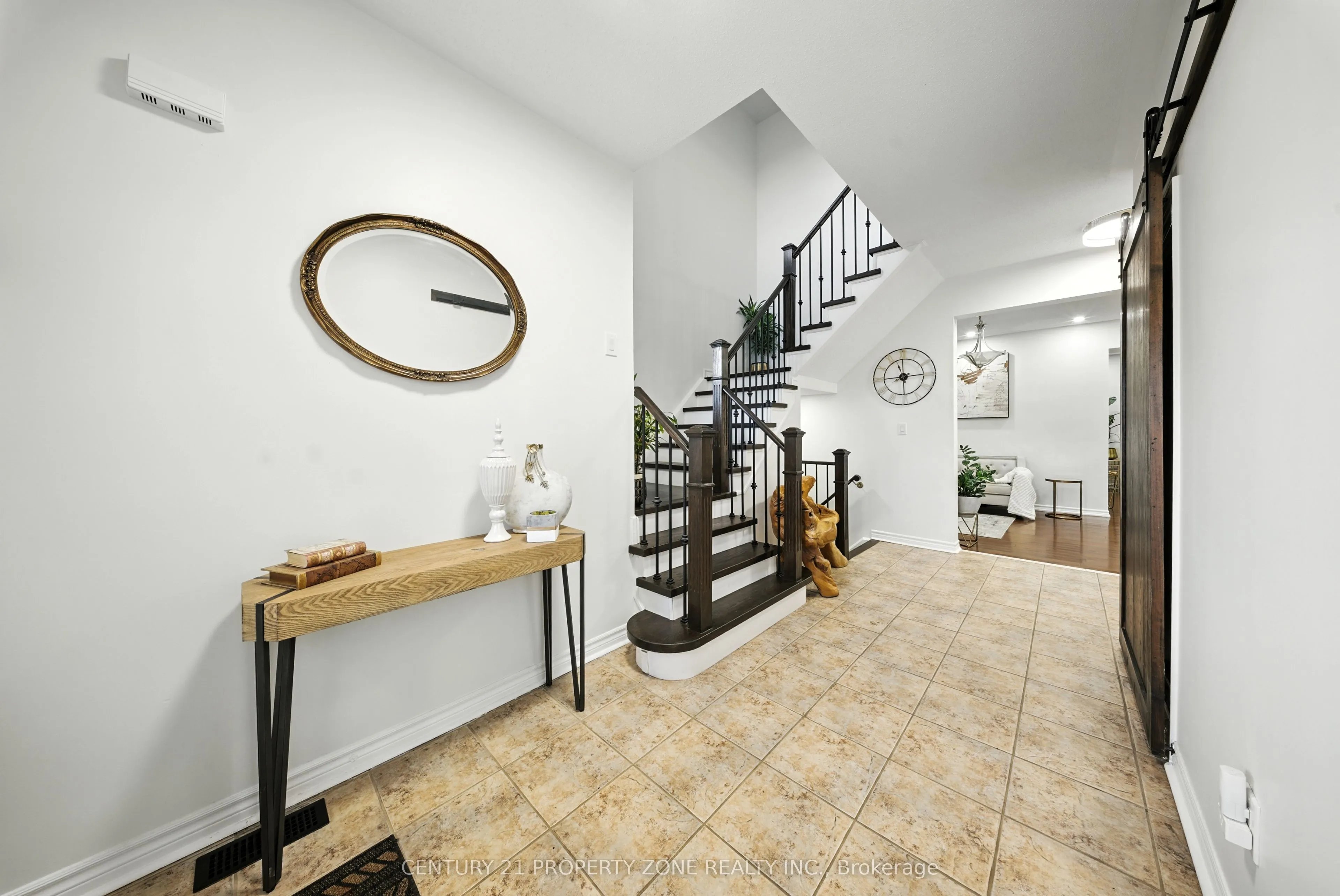 652 Tully Crescent