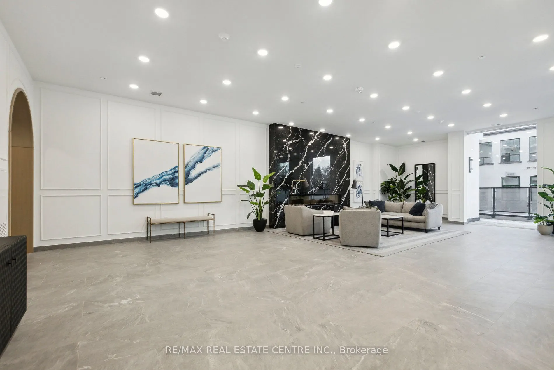 71 Wyndham Street S, #703