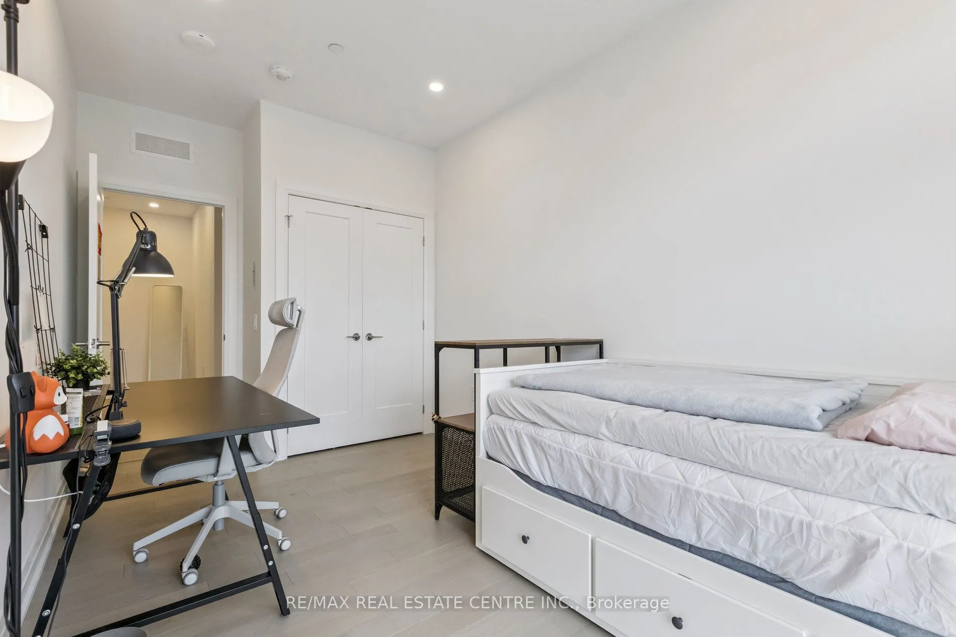 71 Wyndham Street S, #703