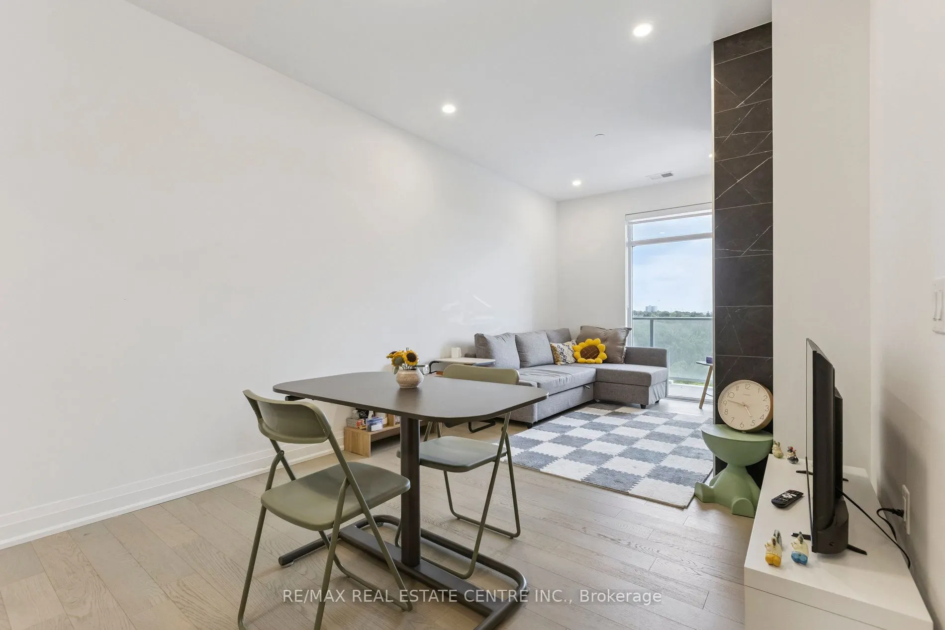71 Wyndham Street S, #703