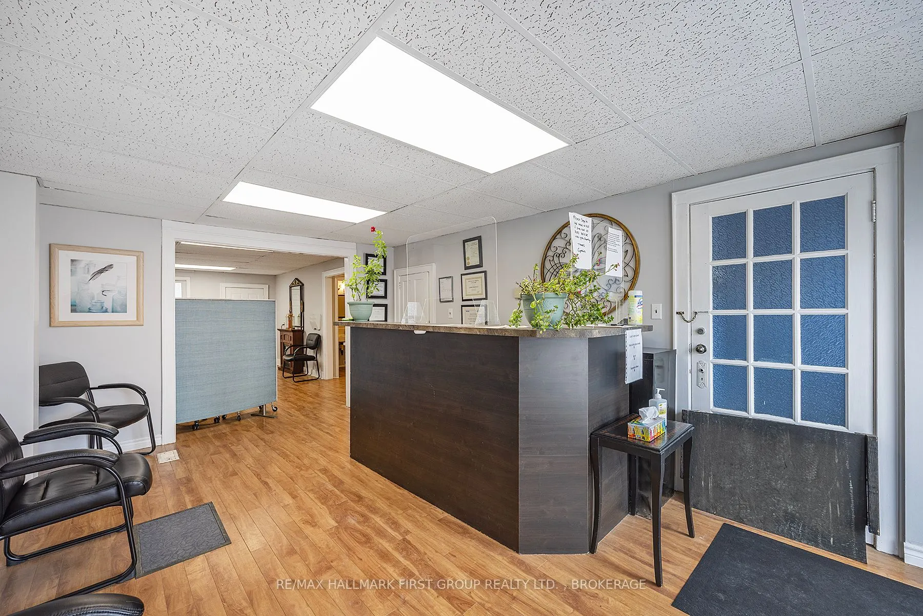 19/21 Dundas Street W