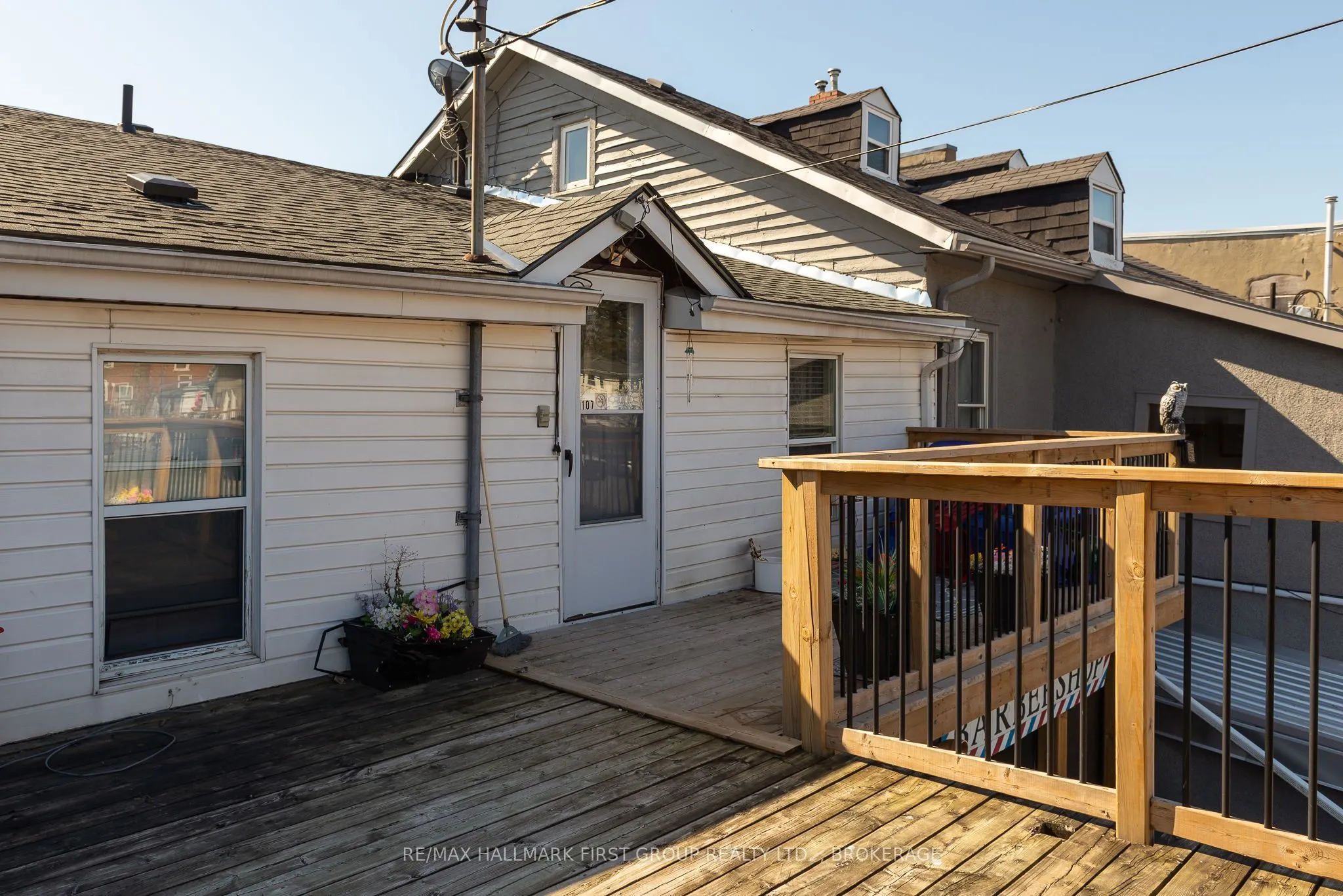 19/21 Dundas Street W