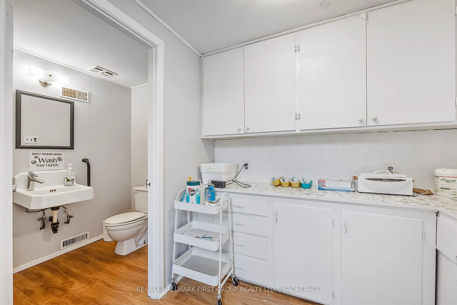 19/21 Dundas Street W