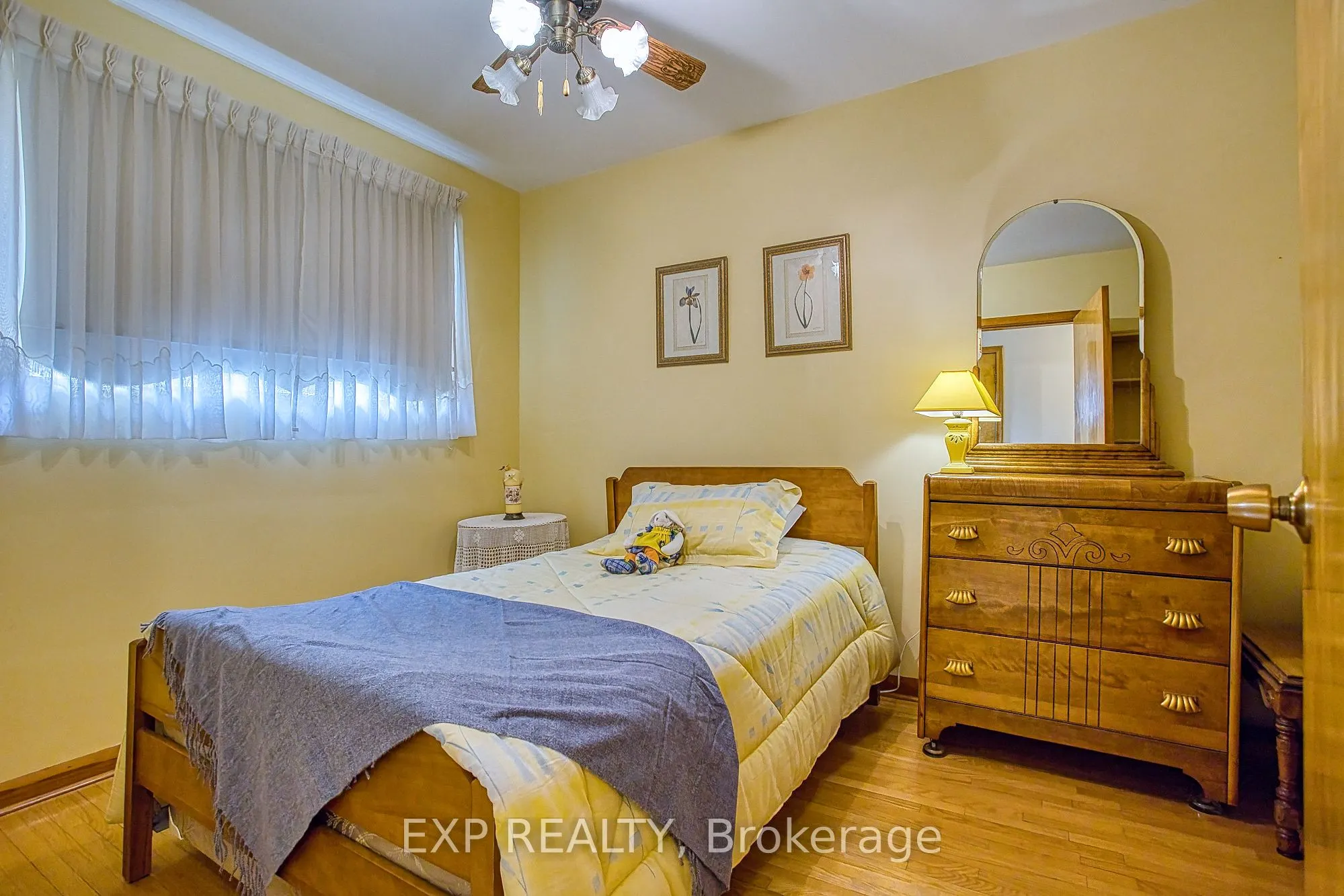 633 Rosseau Road