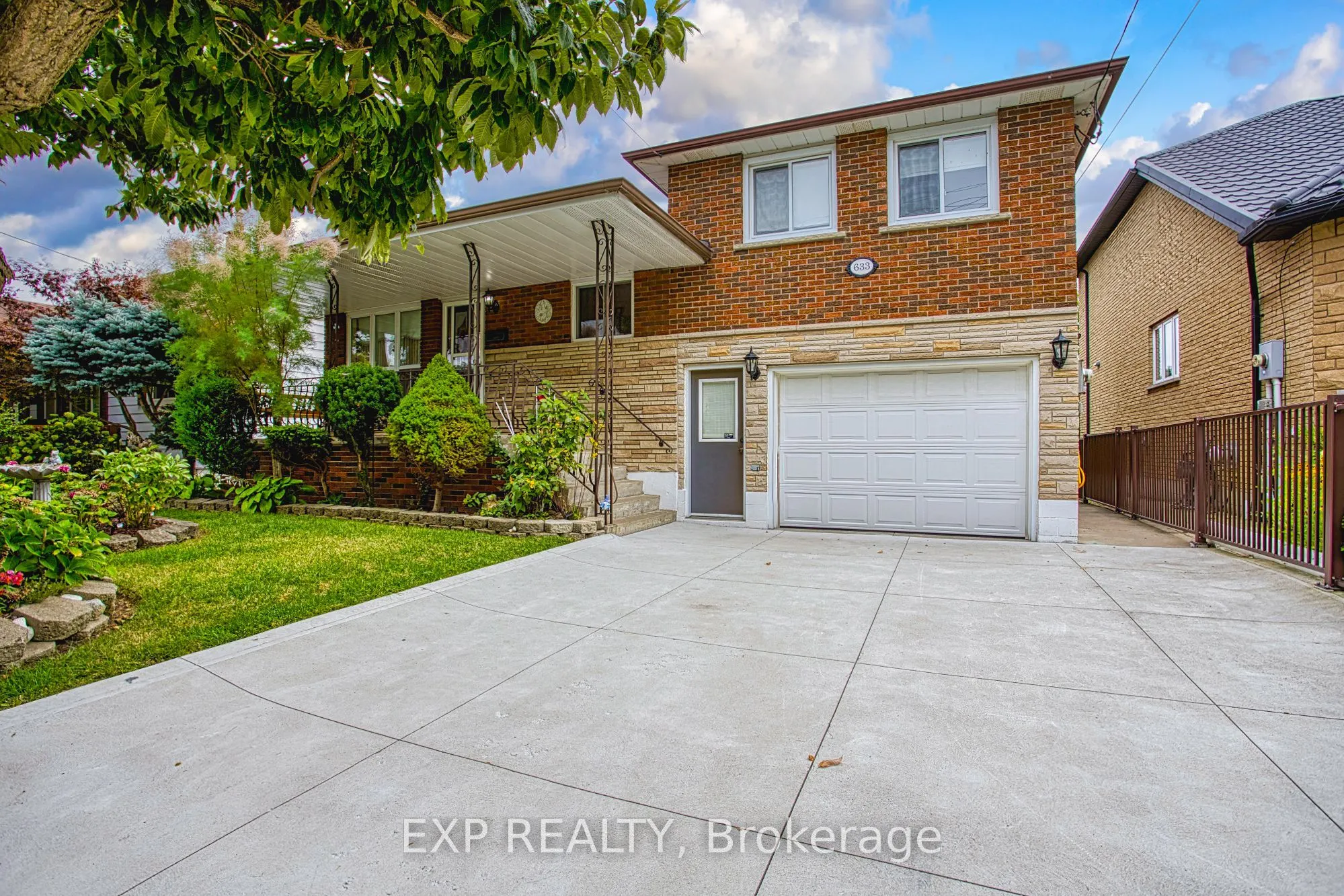 633 Rosseau Road