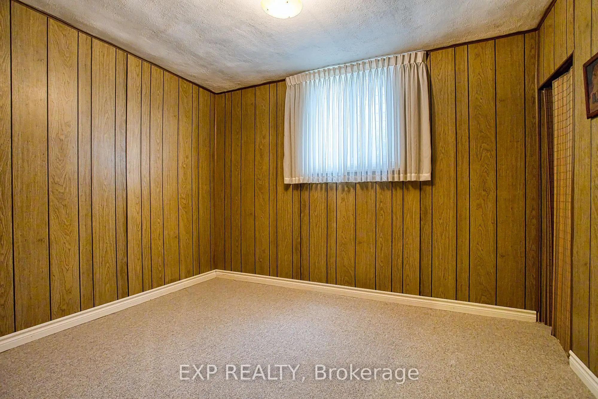 633 Rosseau Road