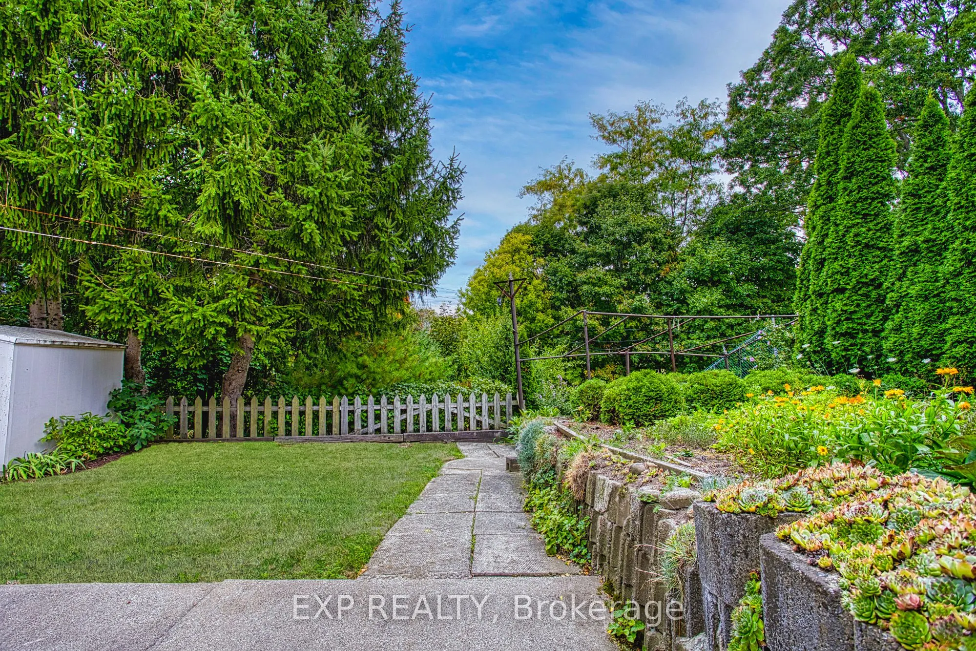 633 Rosseau Road