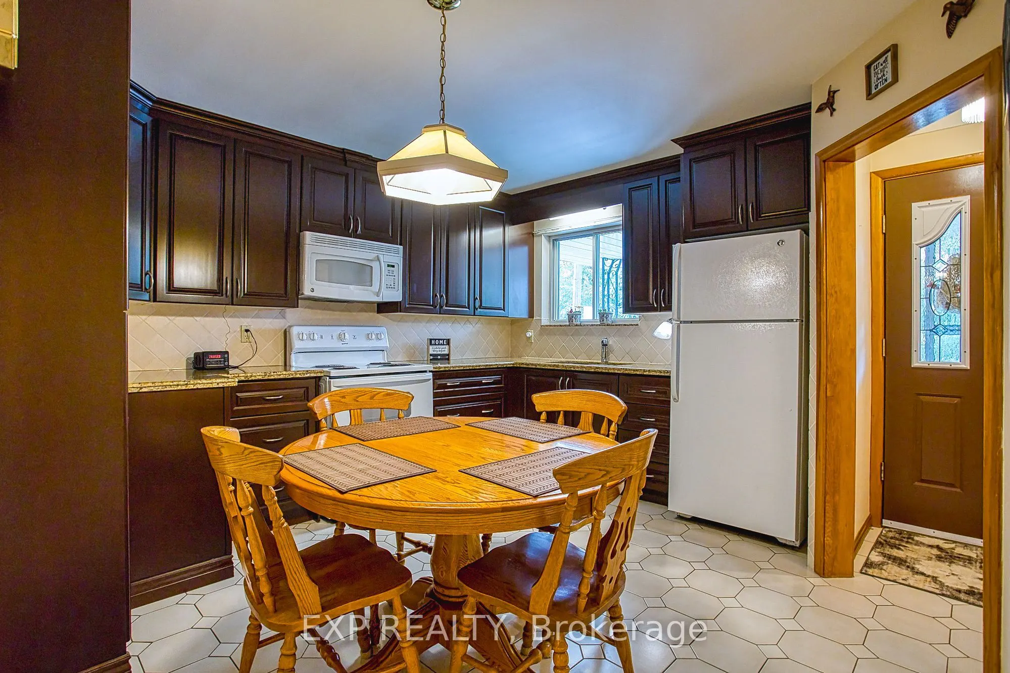 633 Rosseau Road