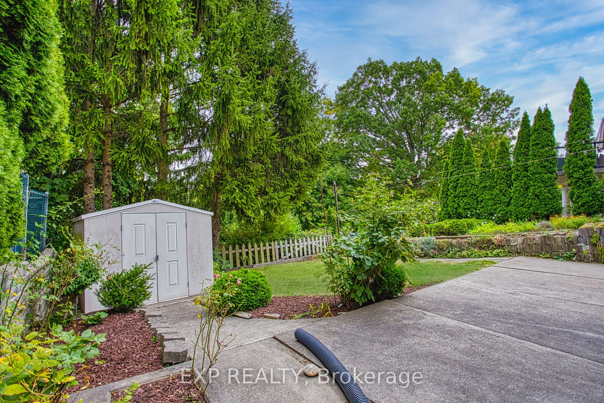 633 Rosseau Road