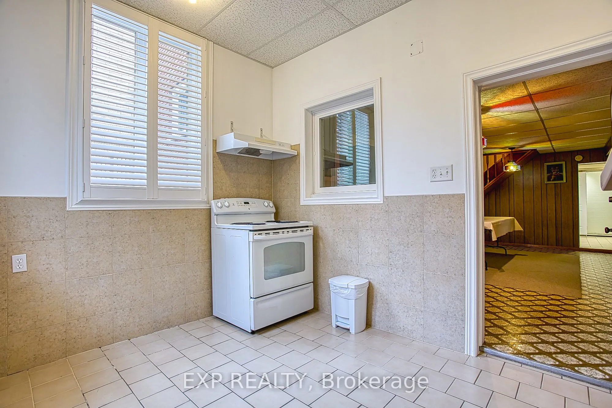 633 Rosseau Road