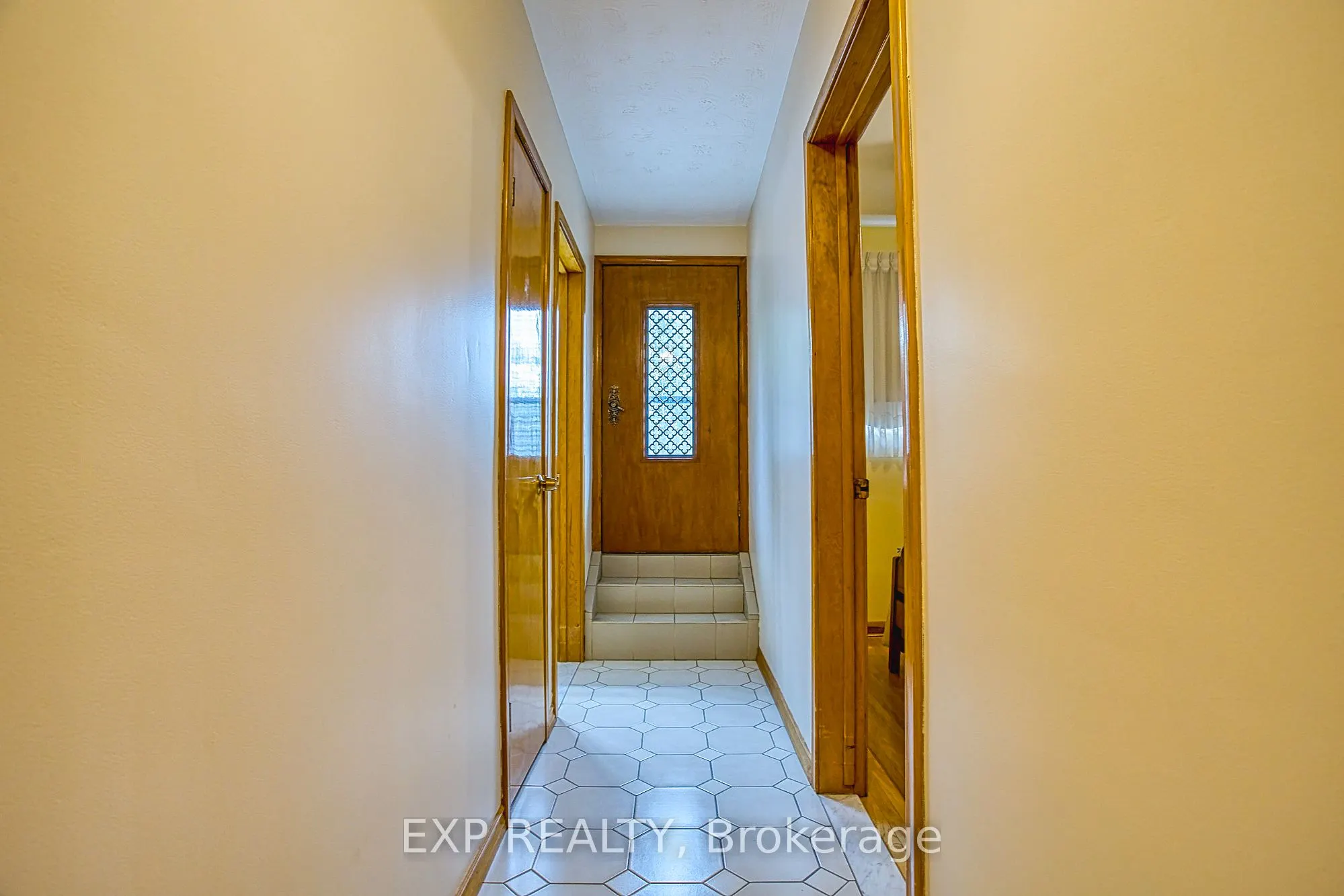 633 Rosseau Road