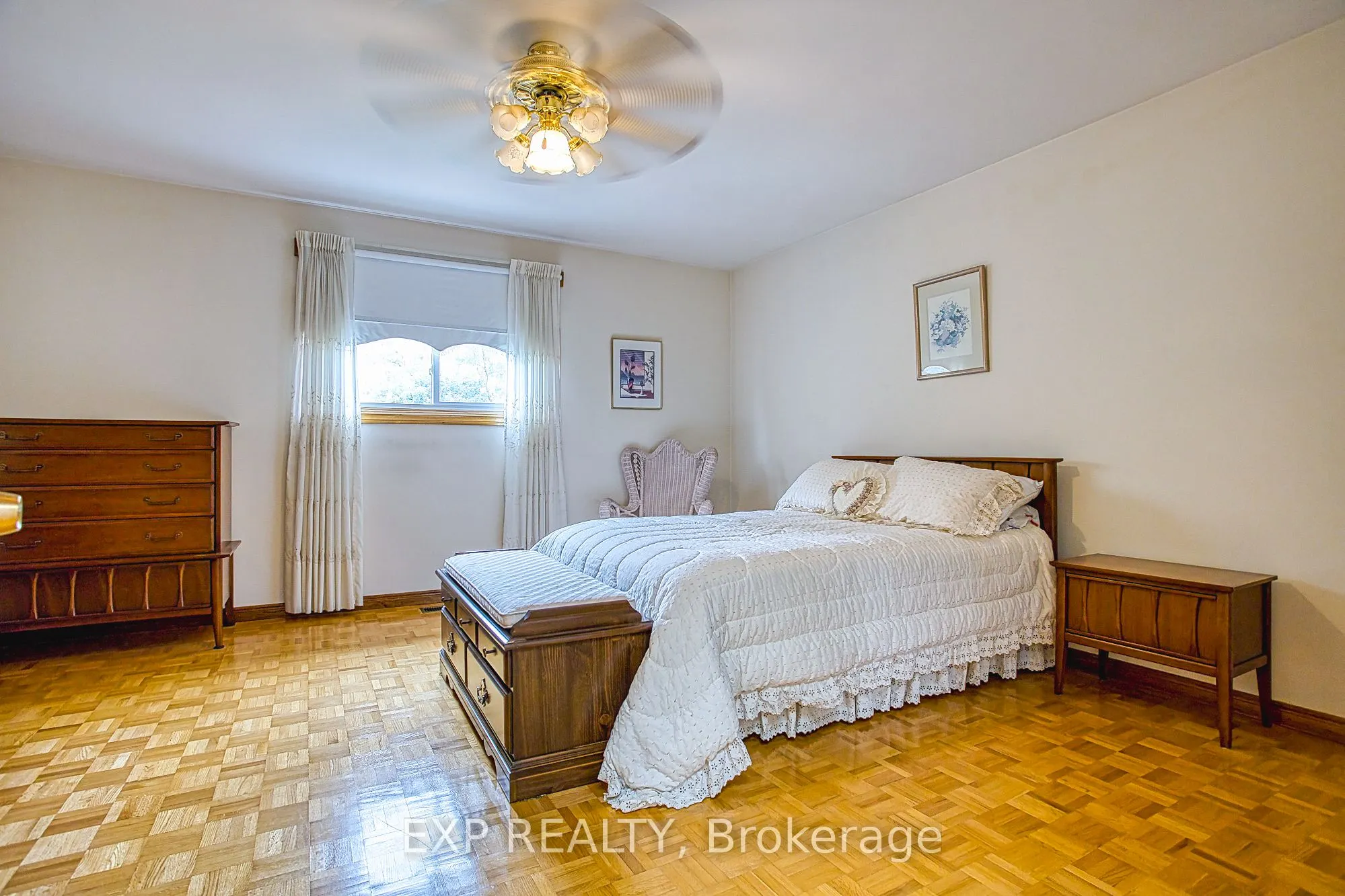 633 Rosseau Road