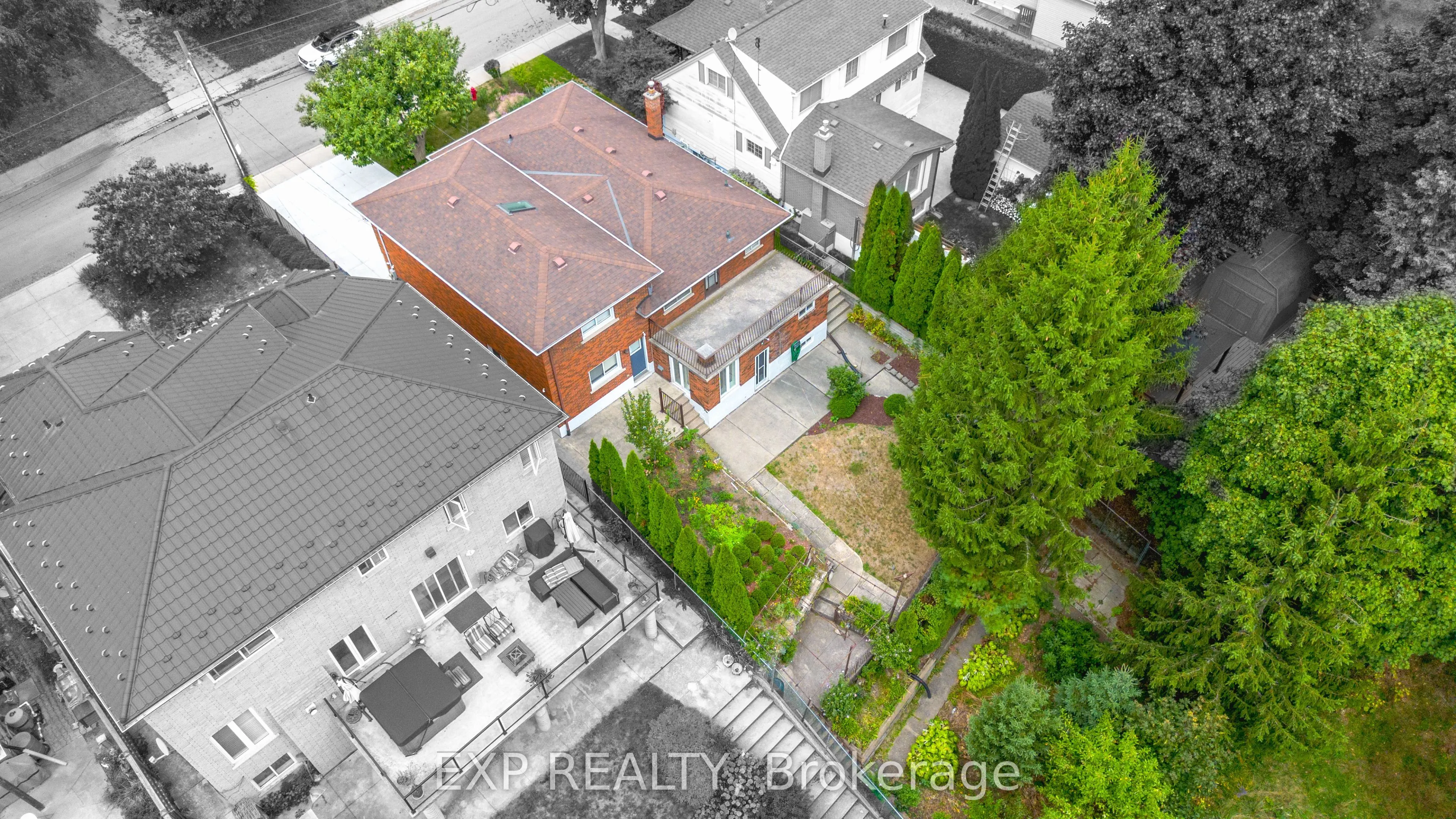 633 Rosseau Road