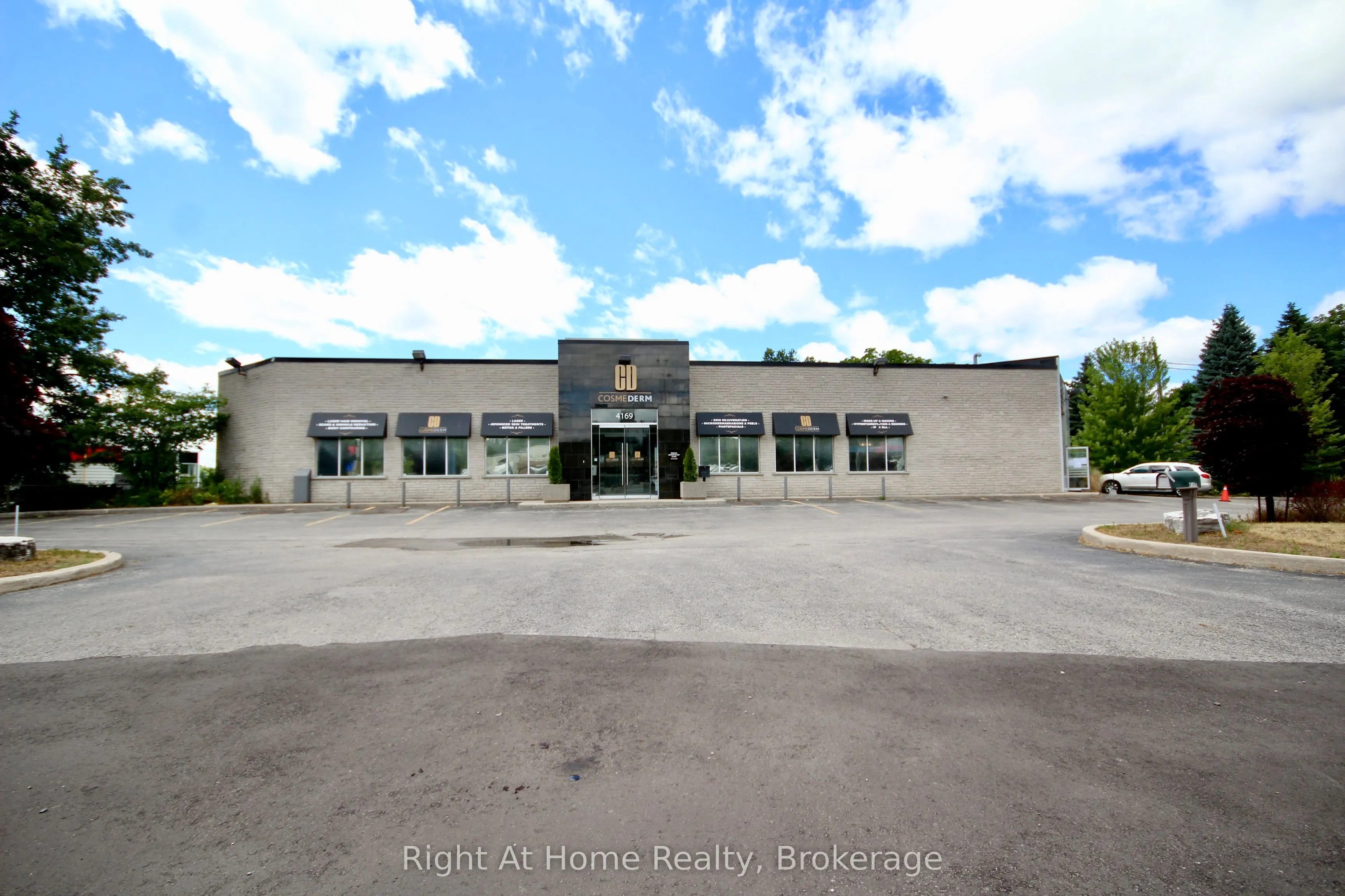 4169 KING Street E