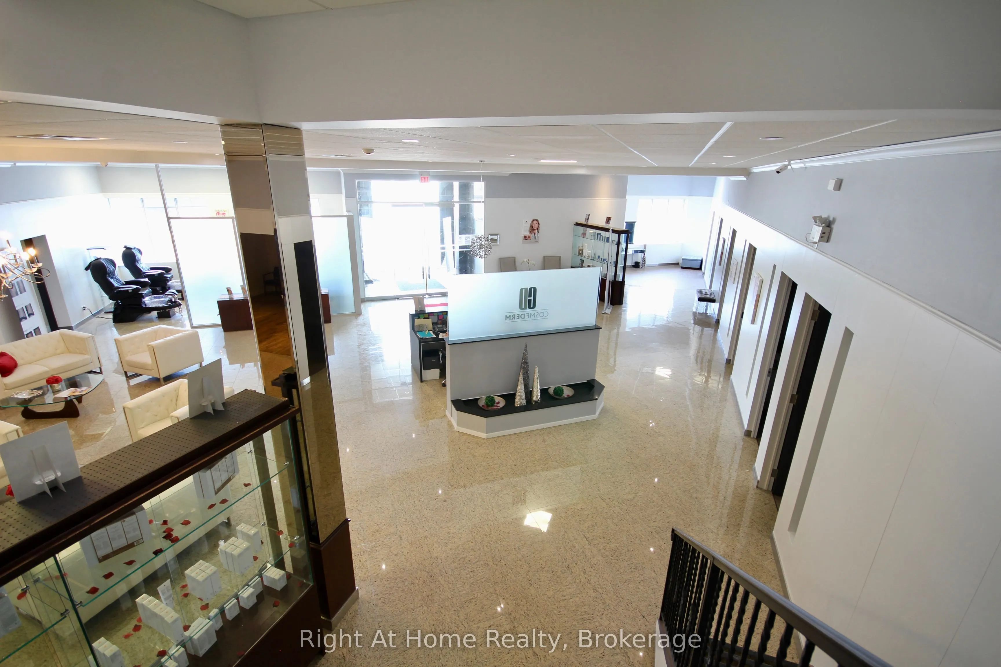 4169 KING Street E