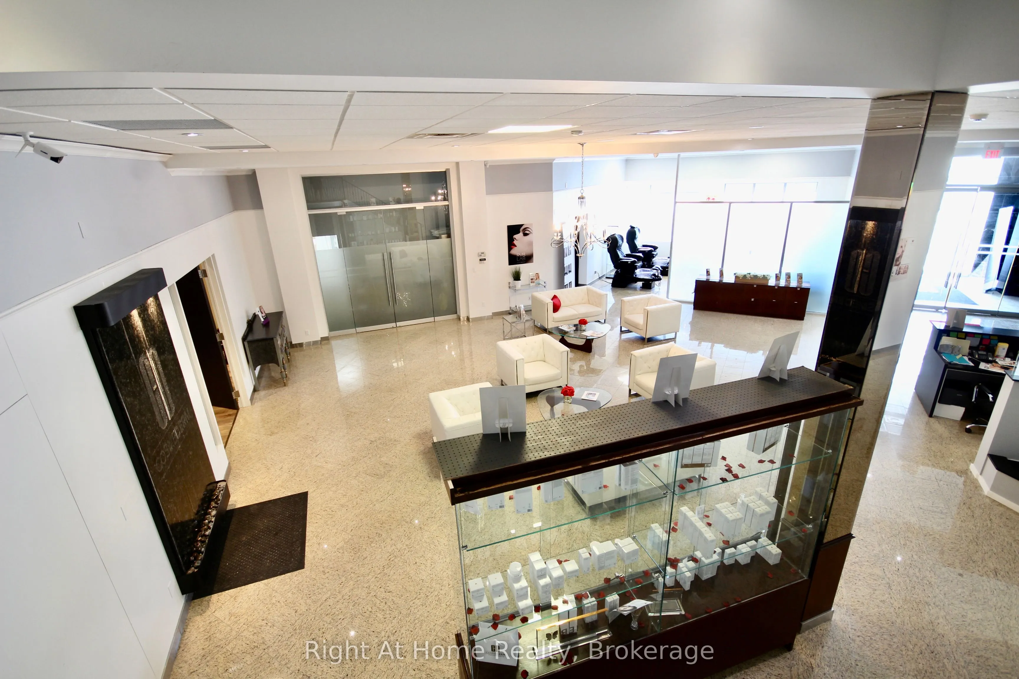 4169 KING Street E