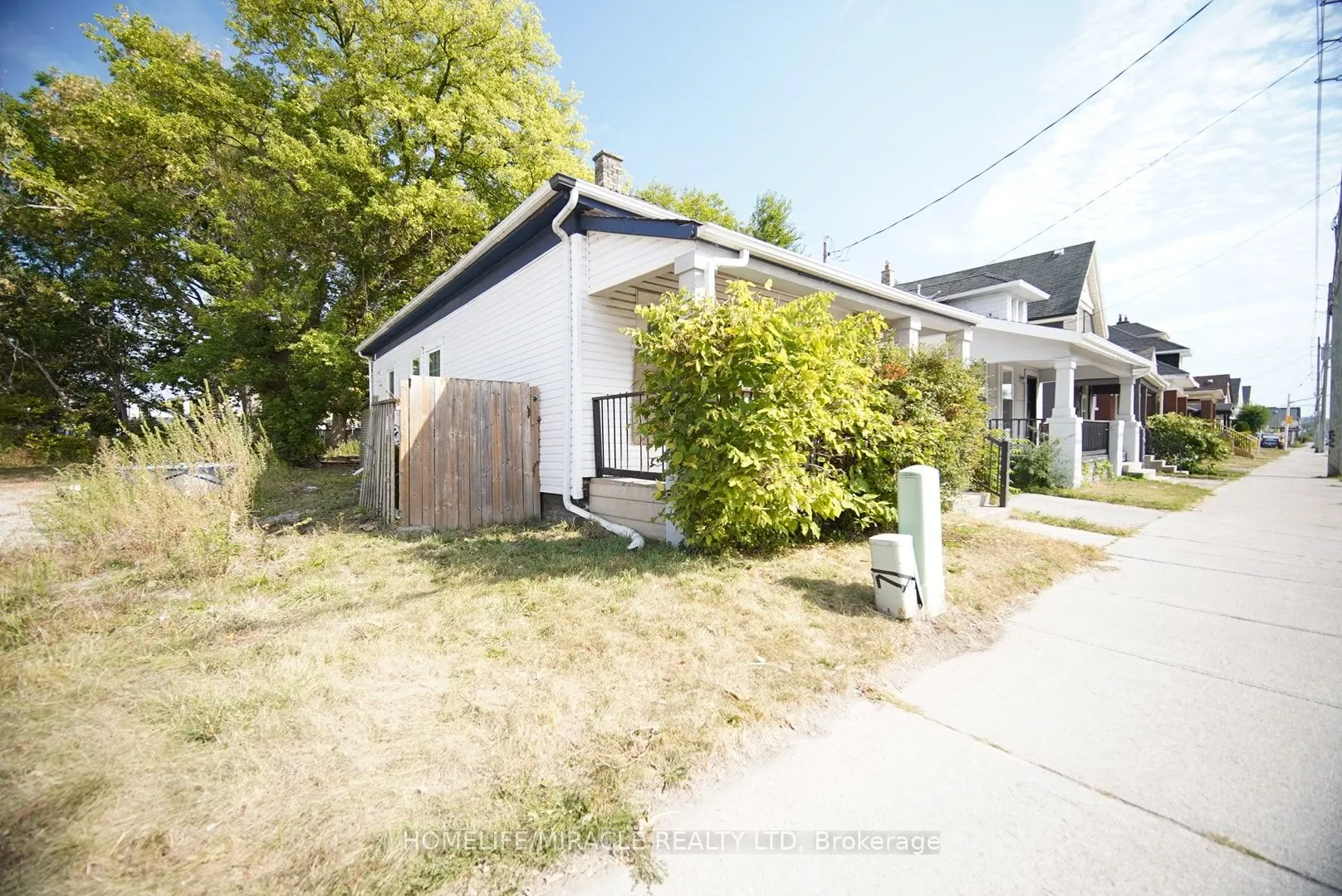 148 Adelaide Street N