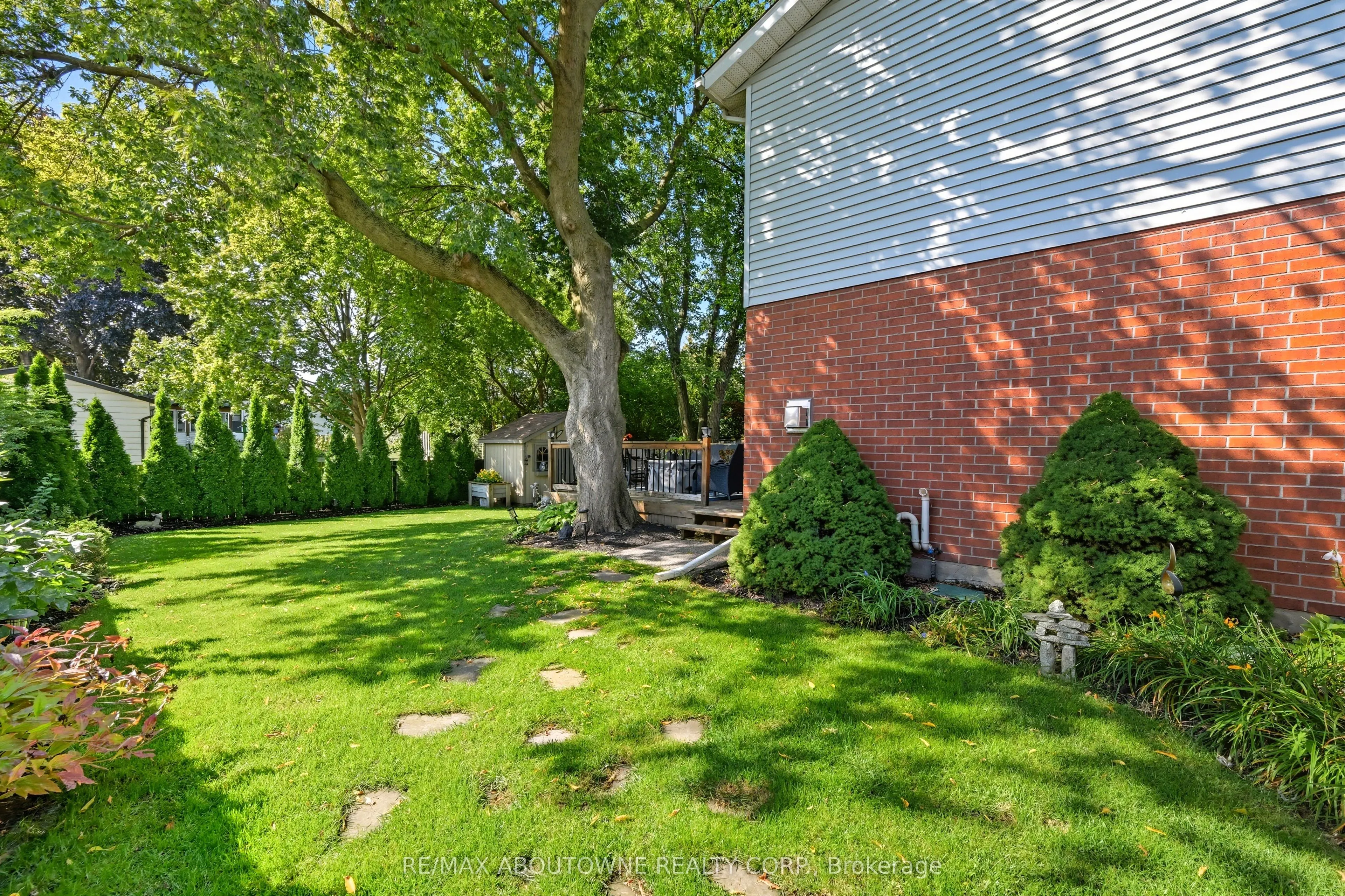 4514 Dufferin Avenue