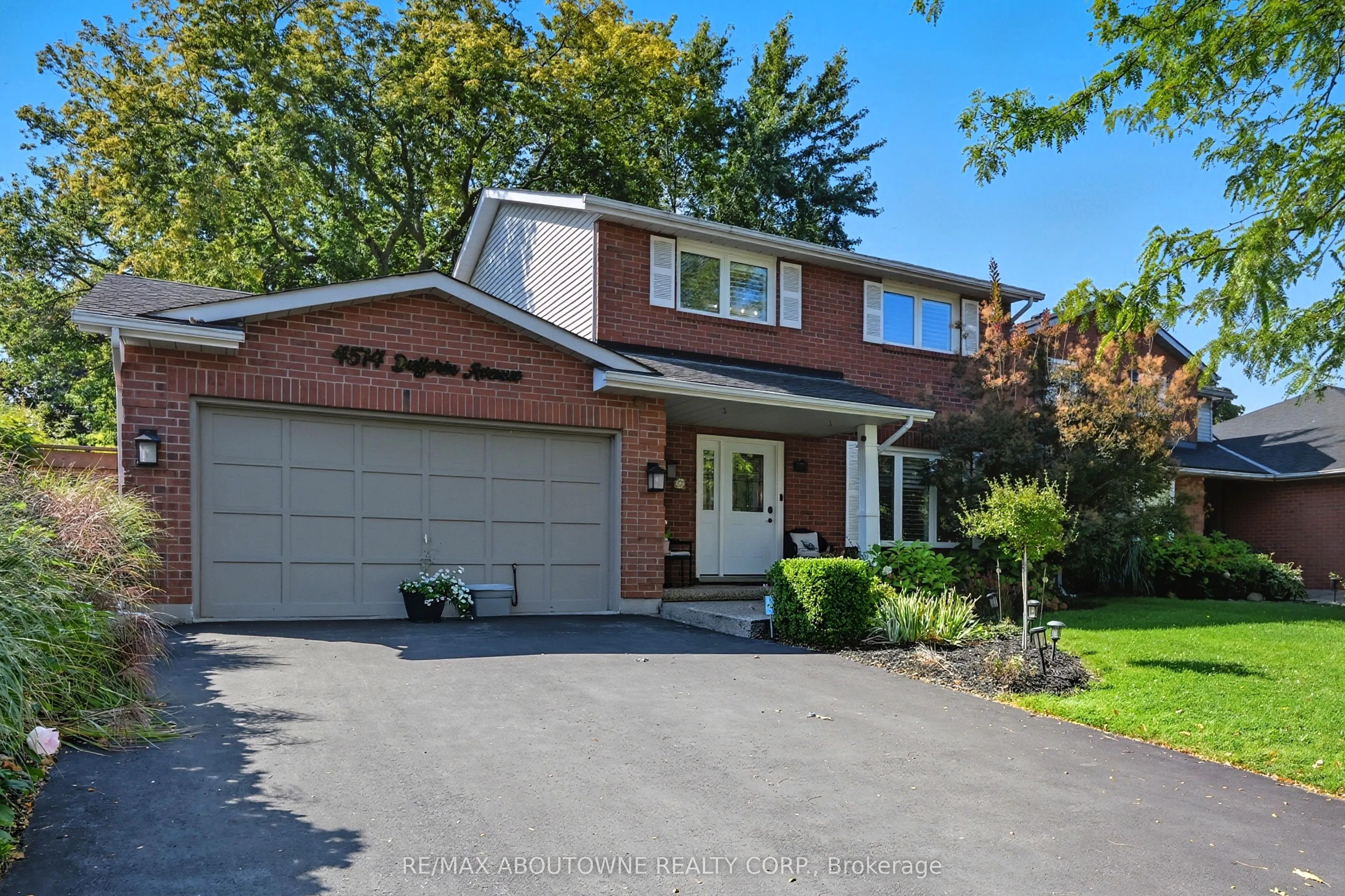 4514 Dufferin Avenue