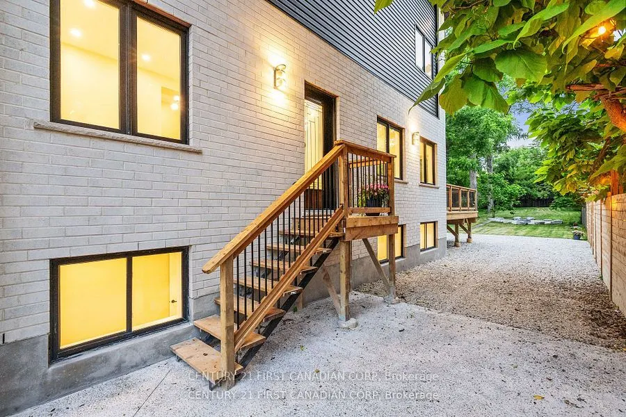 858 WILLIAM Street