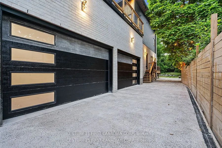 858 WILLIAM Street