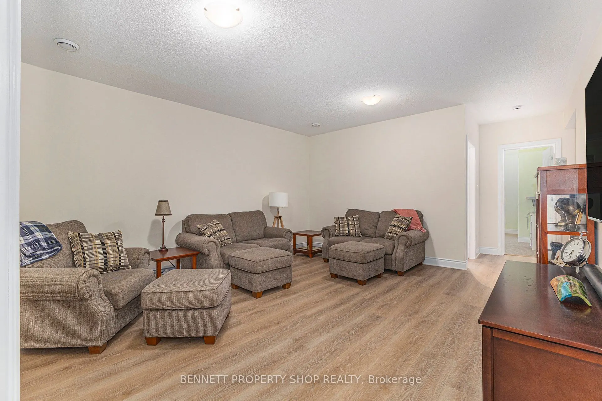 123 Elfin Grove