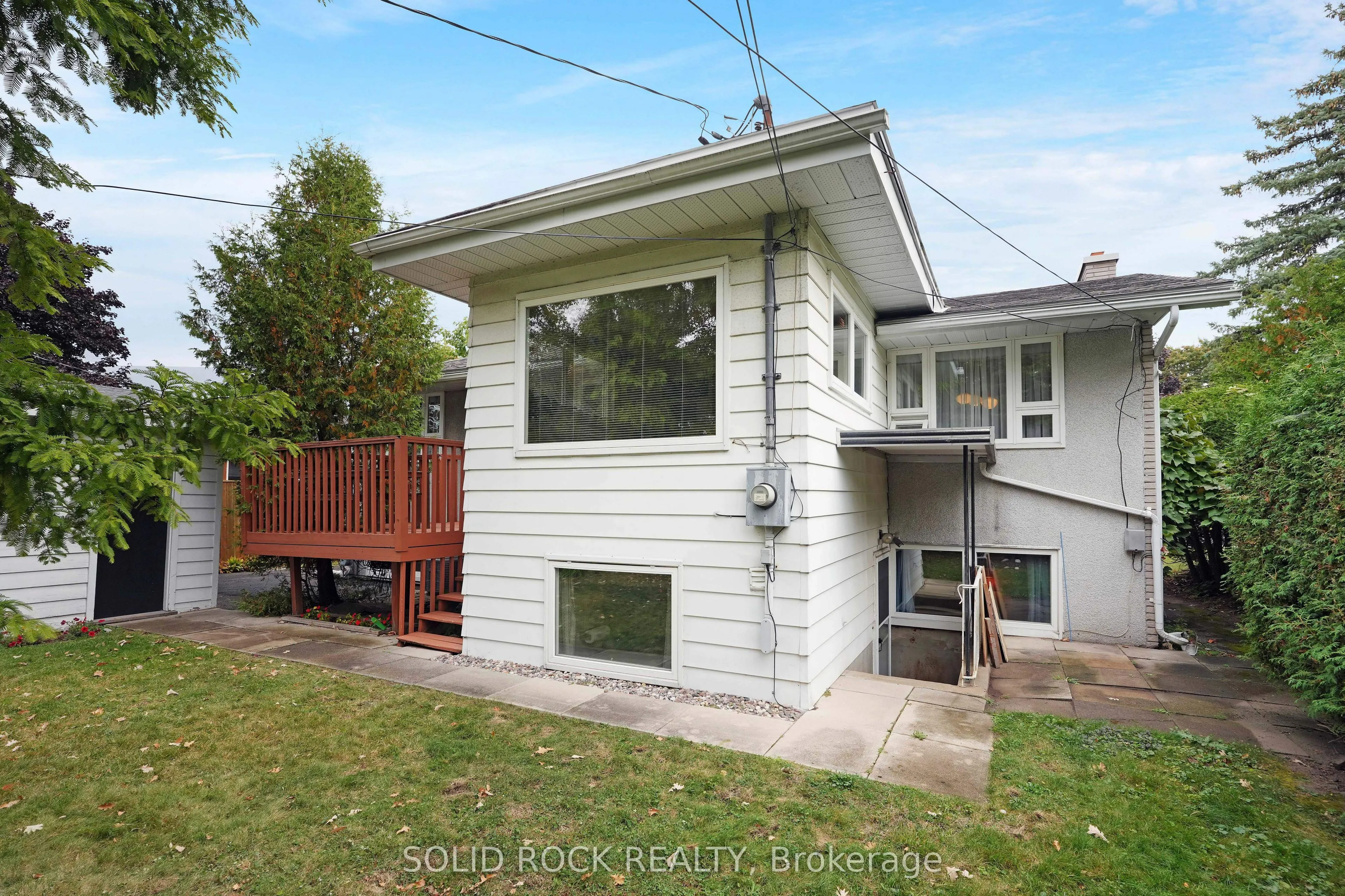 1034 Riddell Avenue S