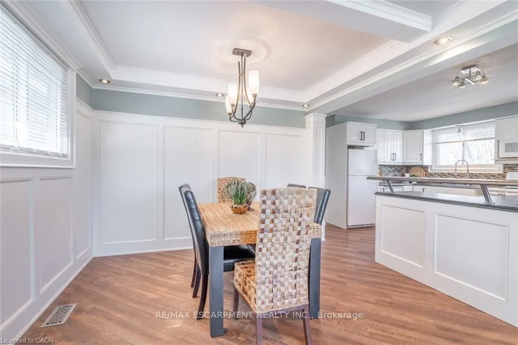 59 Edwina Court, #UPPER