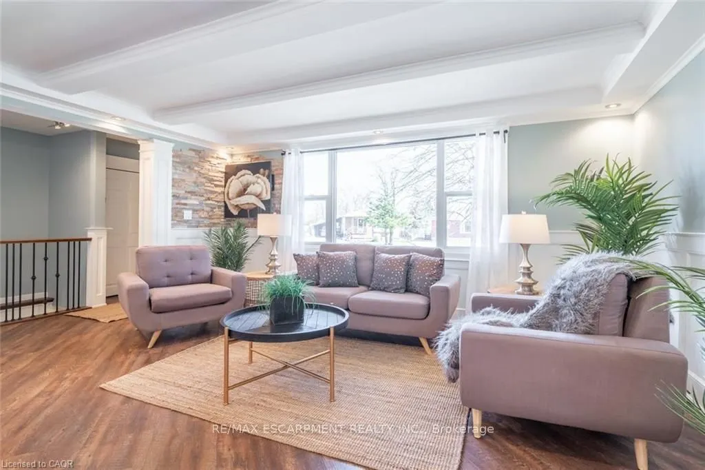 59 Edwina Court, #UPPER