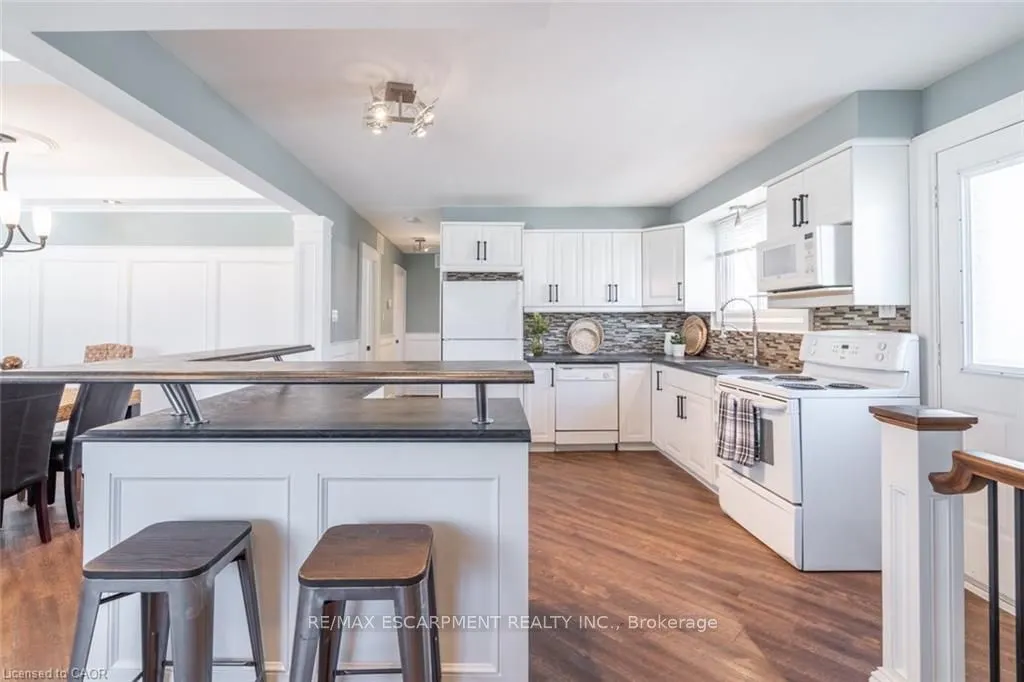 59 Edwina Court, #UPPER