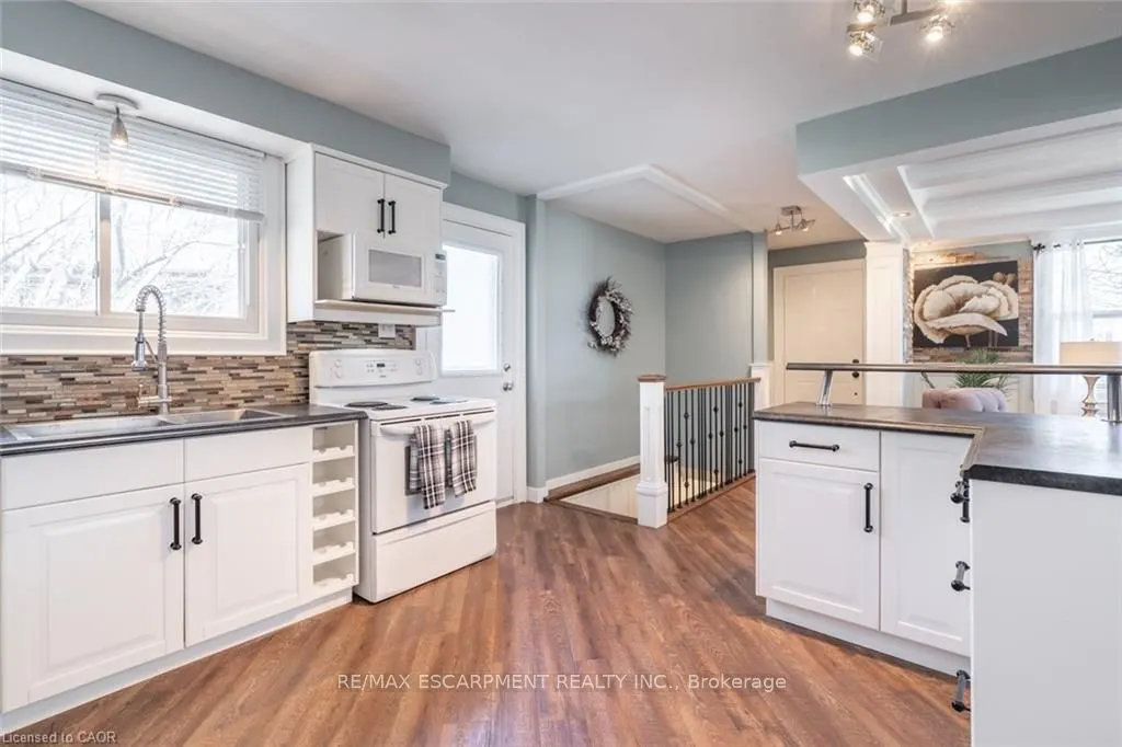 59 Edwina Court, #UPPER