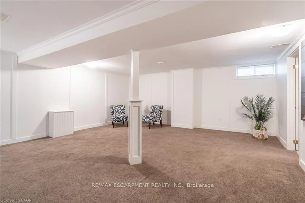 59 Edwina Court, #UPPER