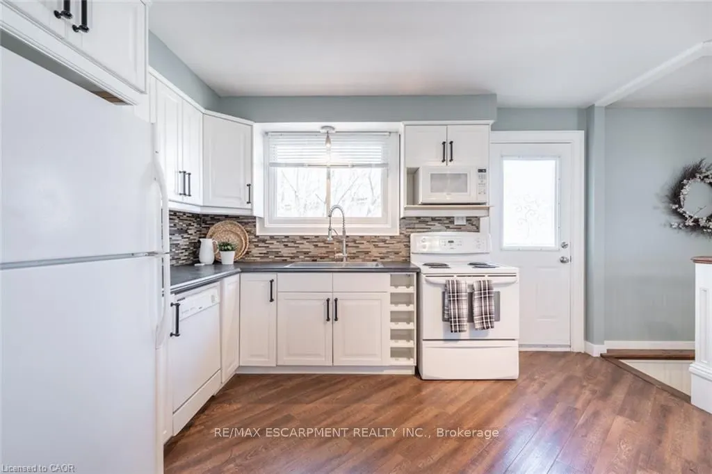 59 Edwina Court, #UPPER