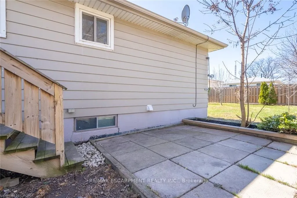 59 Edwina Court, #UPPER