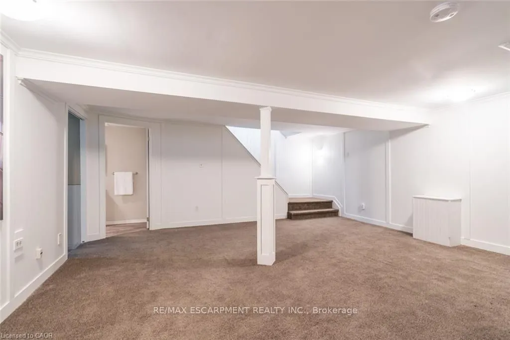 59 Edwina Court, #UPPER